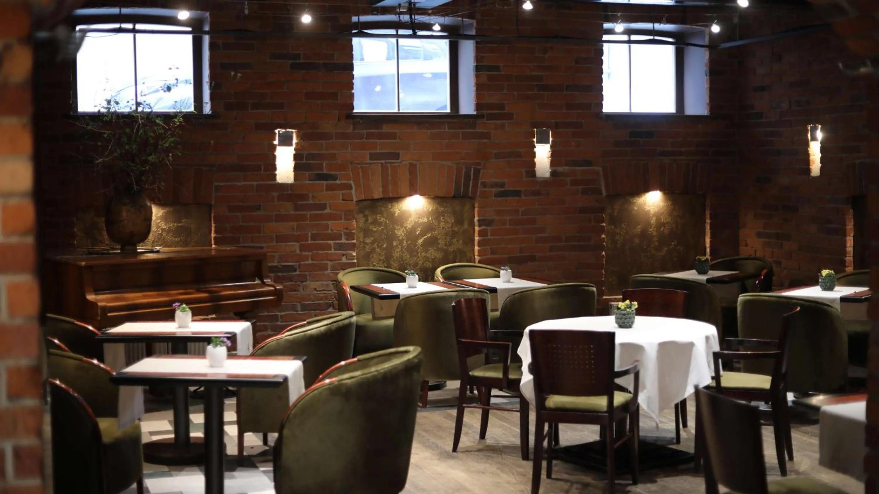 Restaurant/places to eat in BEST WESTERN Santakos Hotel