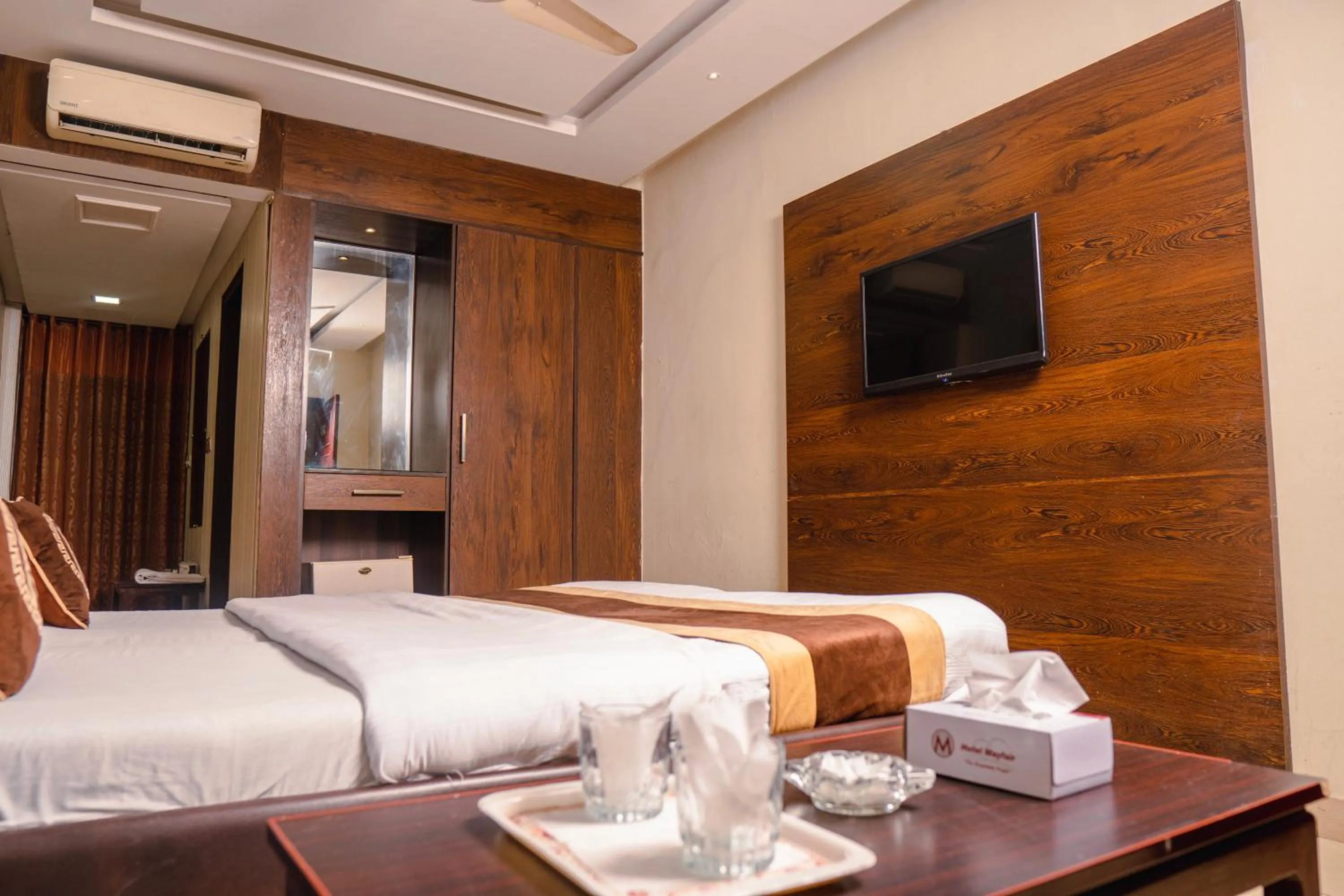 Bed in Hotel Mayfair