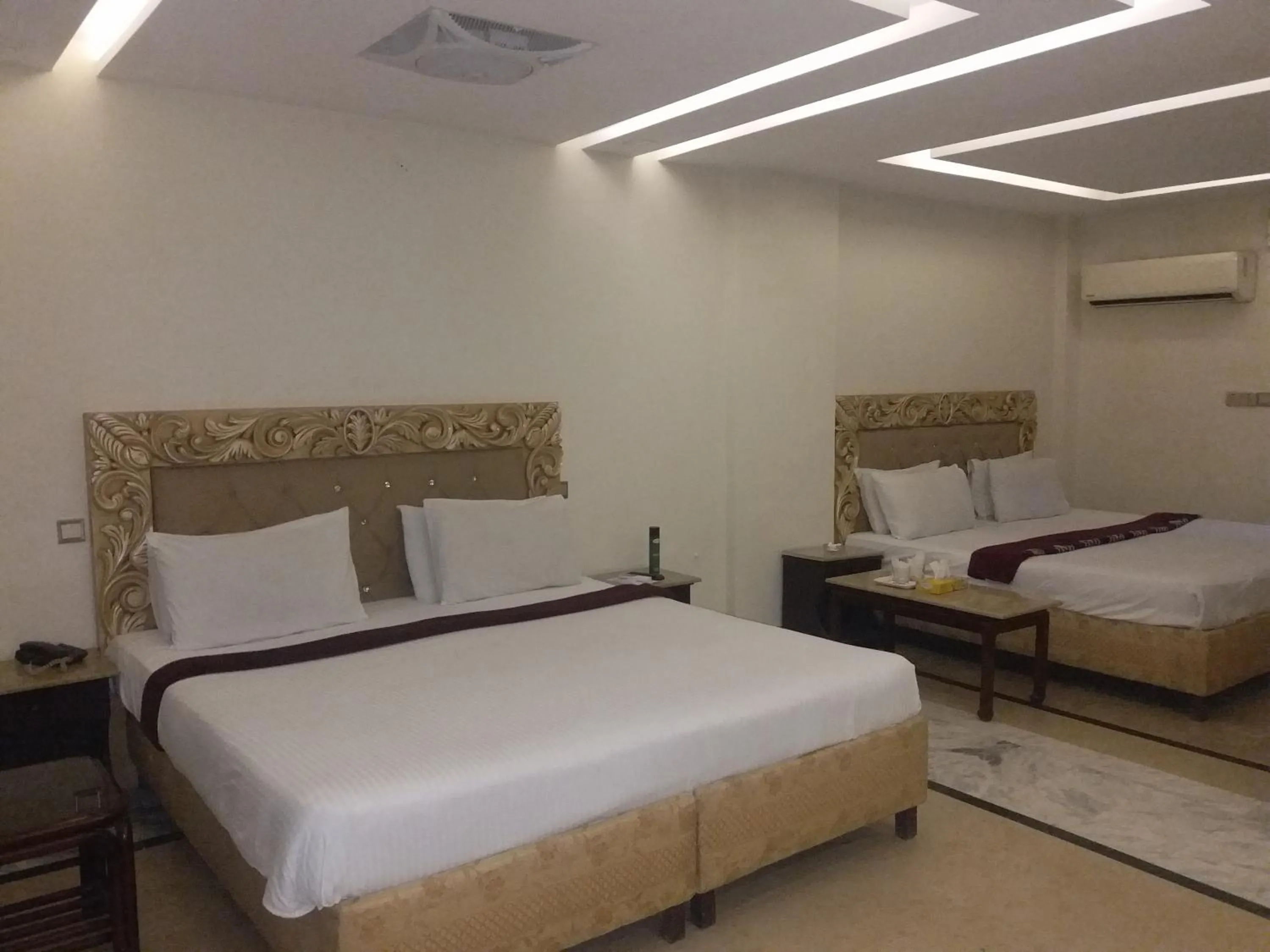 Bed in Hotel Mayfair