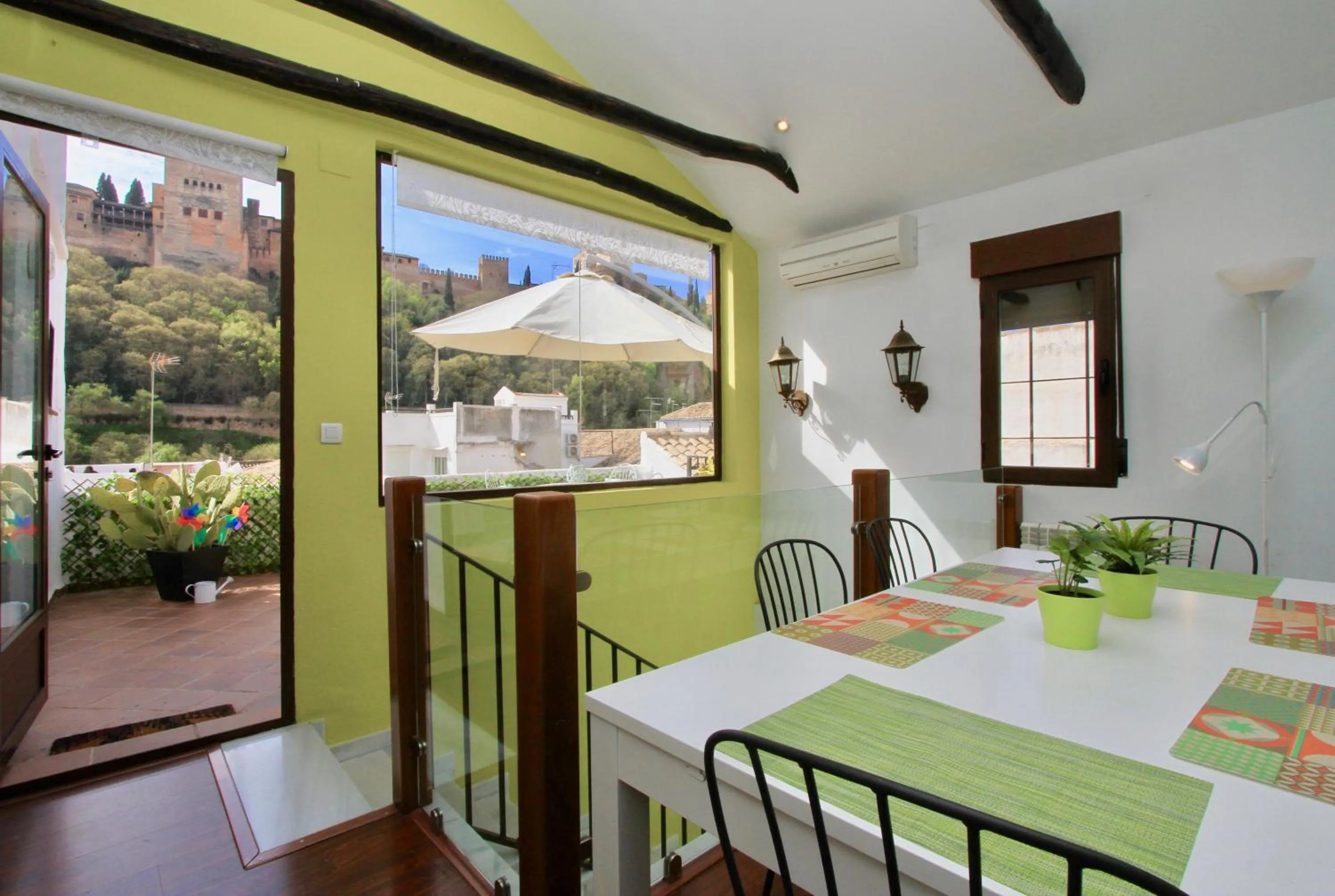 Spring in Apartamentos Inside Paseo de los Tristes