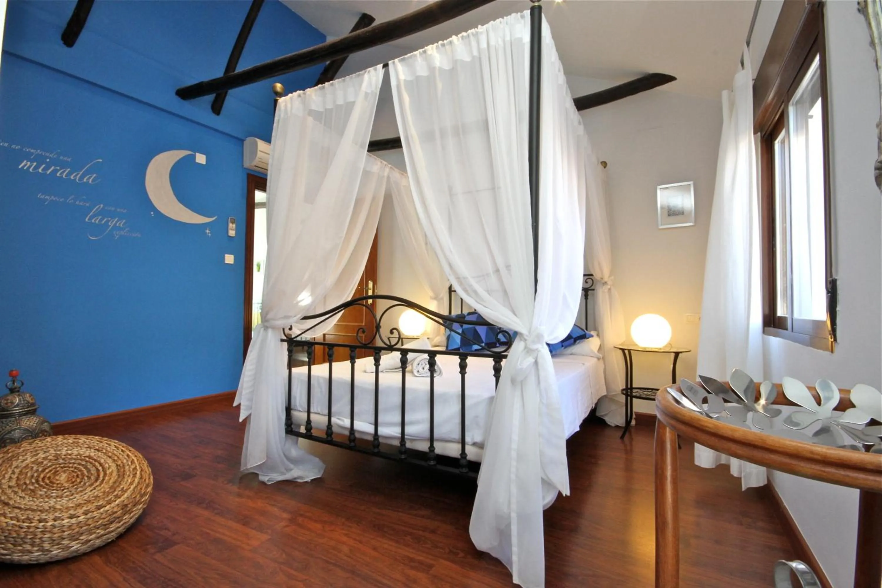 Bed in Apartamentos Inside Paseo de los Tristes