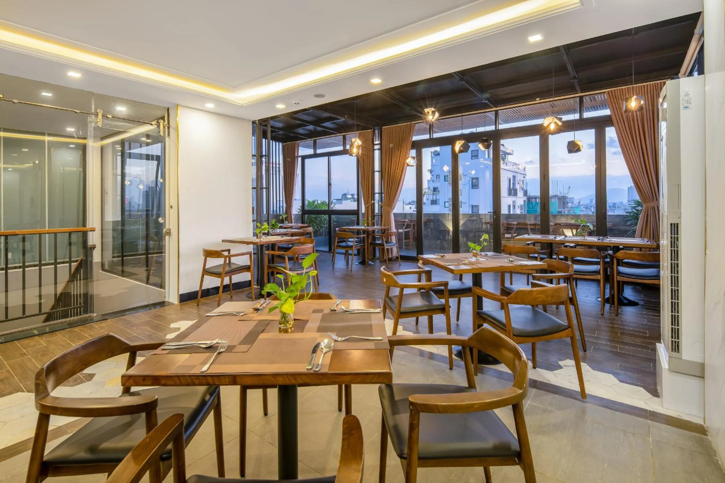 Restaurant/places to eat in Platinum Danang Hotel