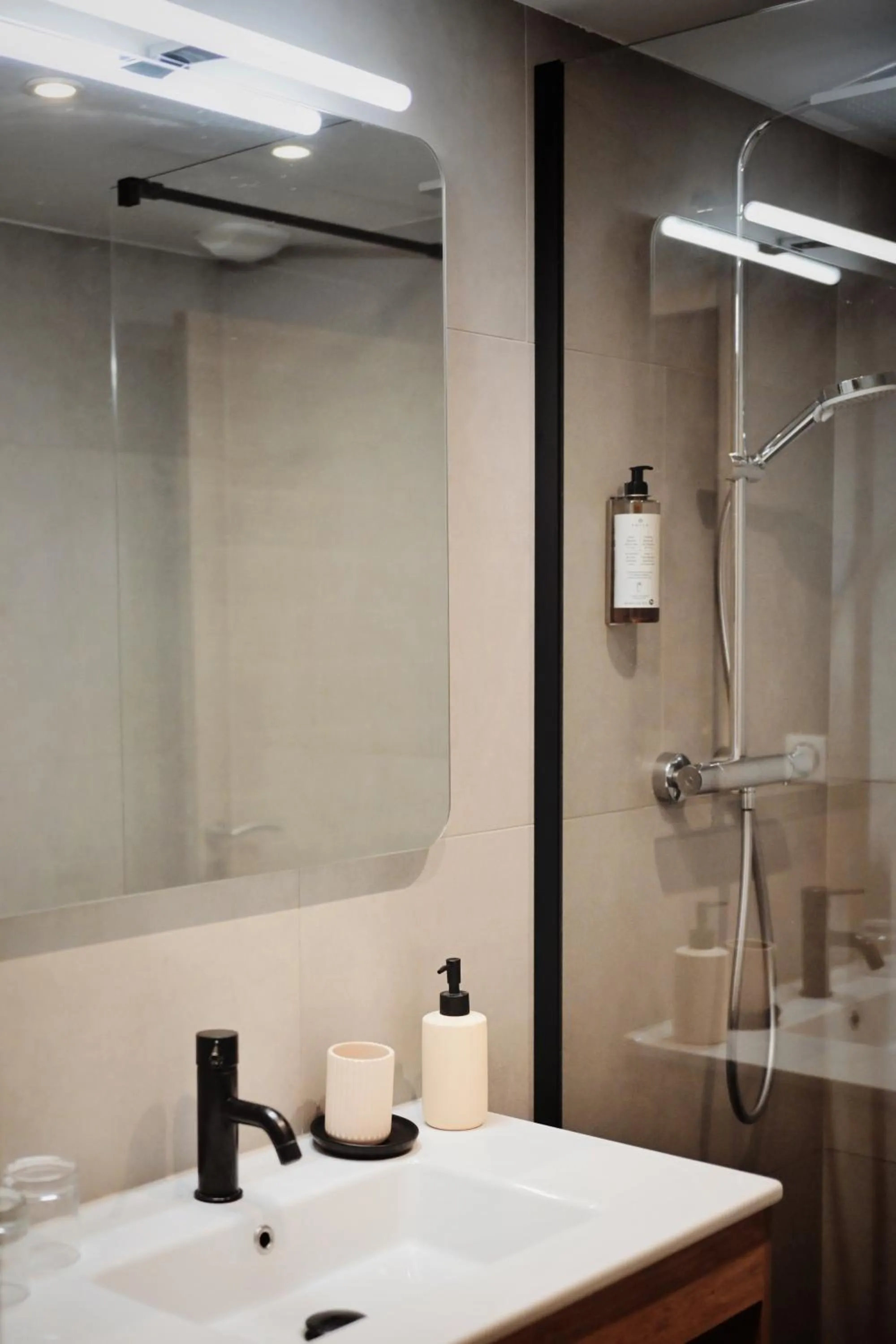 Shower in Hotel Les Terrasses