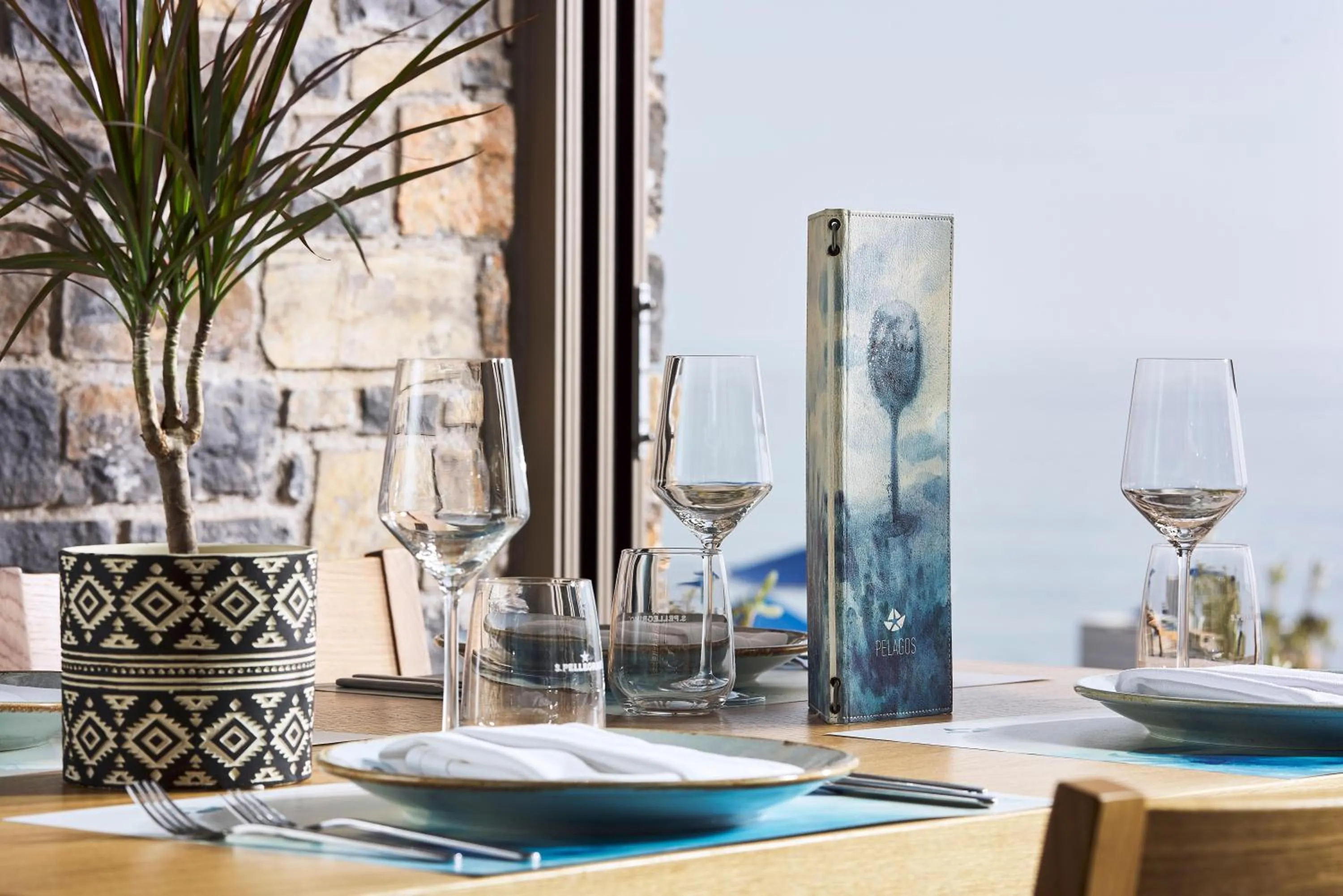 Restaurant/places to eat in Coriva Beach Hotel & Bungalows