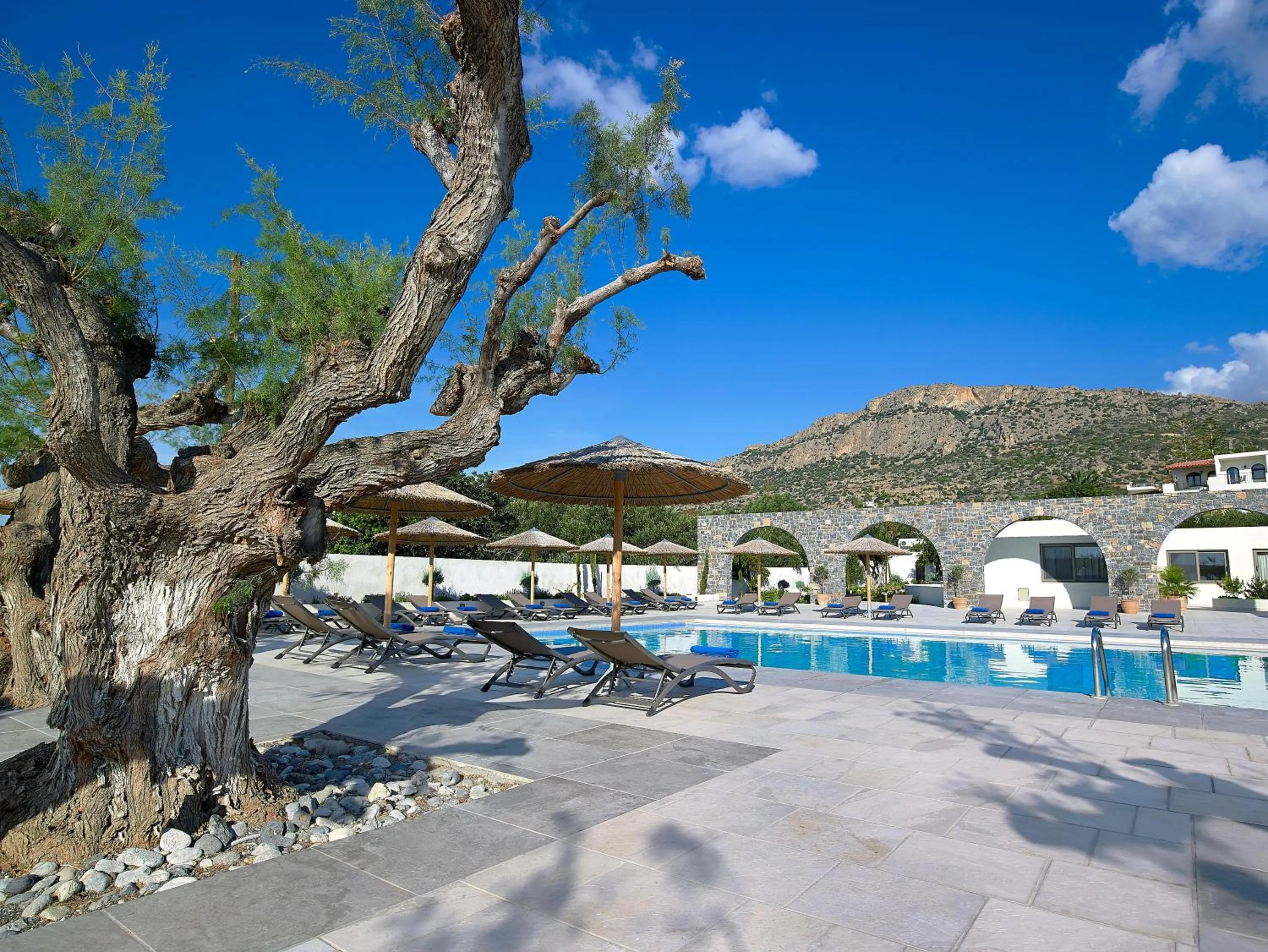 Swimming pool in Coriva Beach Hotel & Bungalows