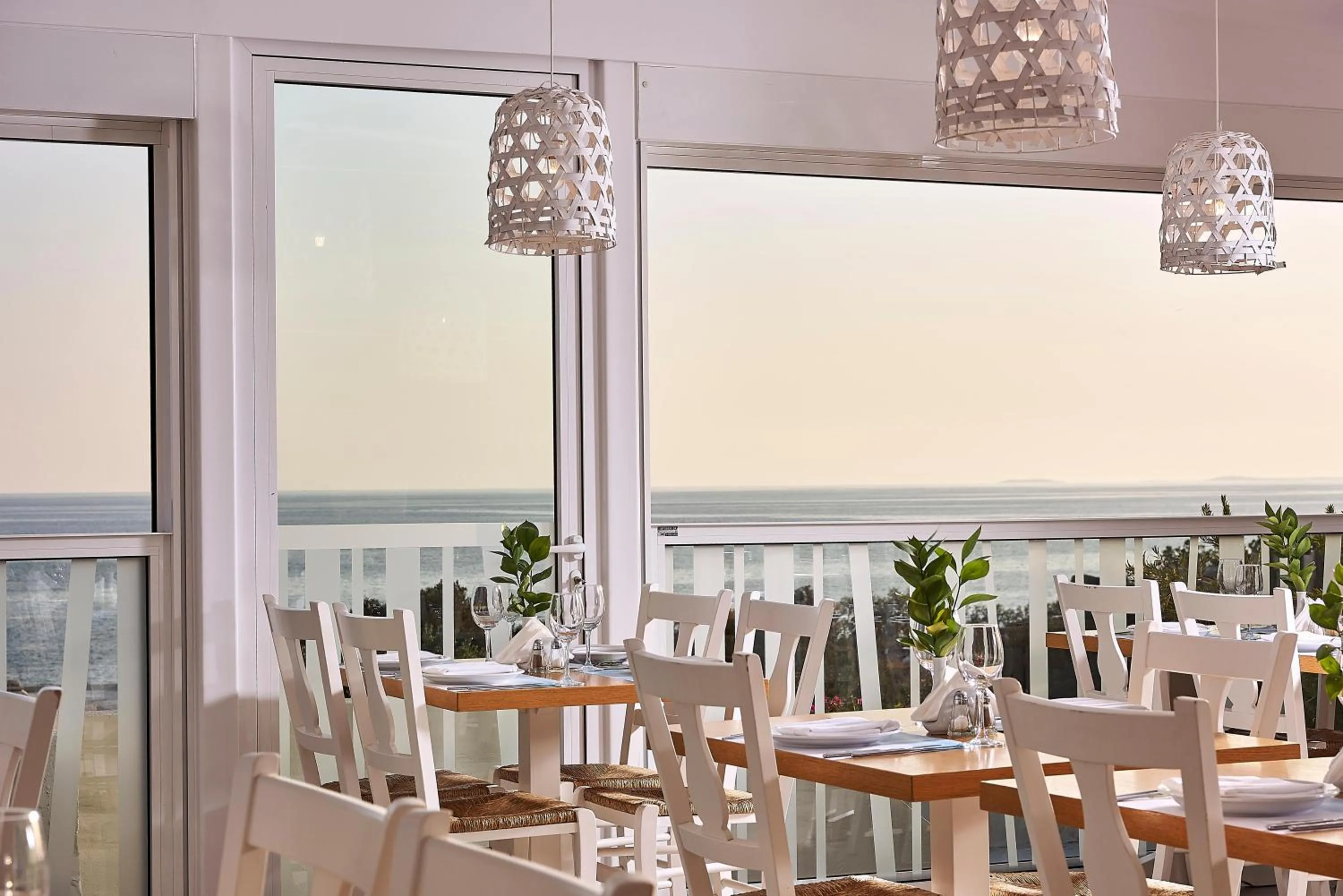 Restaurant/places to eat in Coriva Beach Hotel & Bungalows
