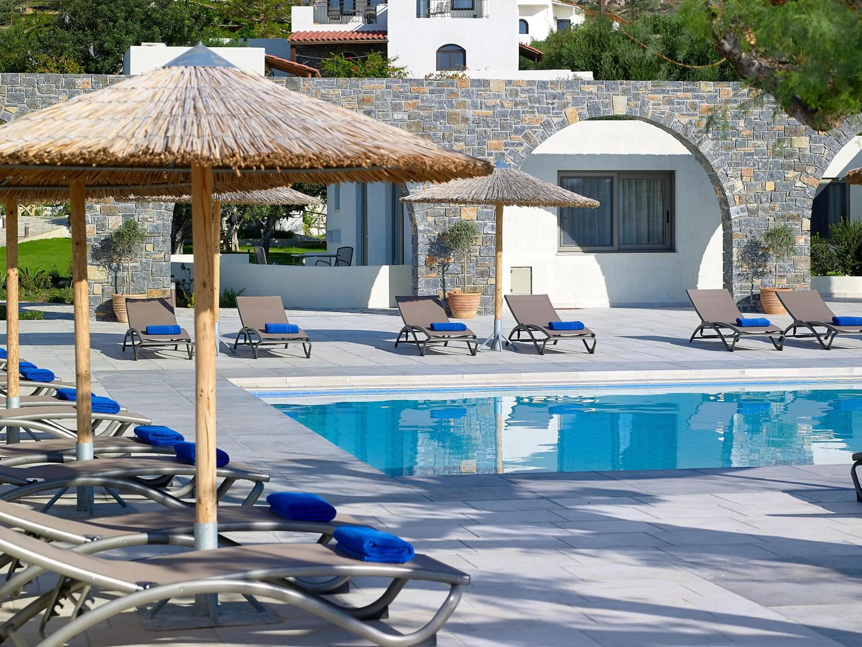 Swimming pool in Coriva Beach Hotel & Bungalows
