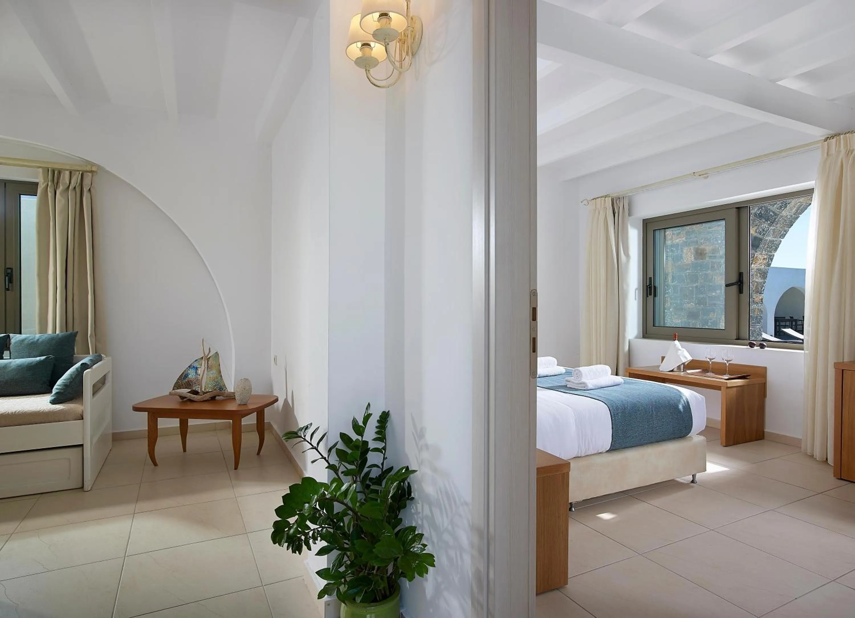 Photo of the whole room in Coriva Beach Hotel & Bungalows