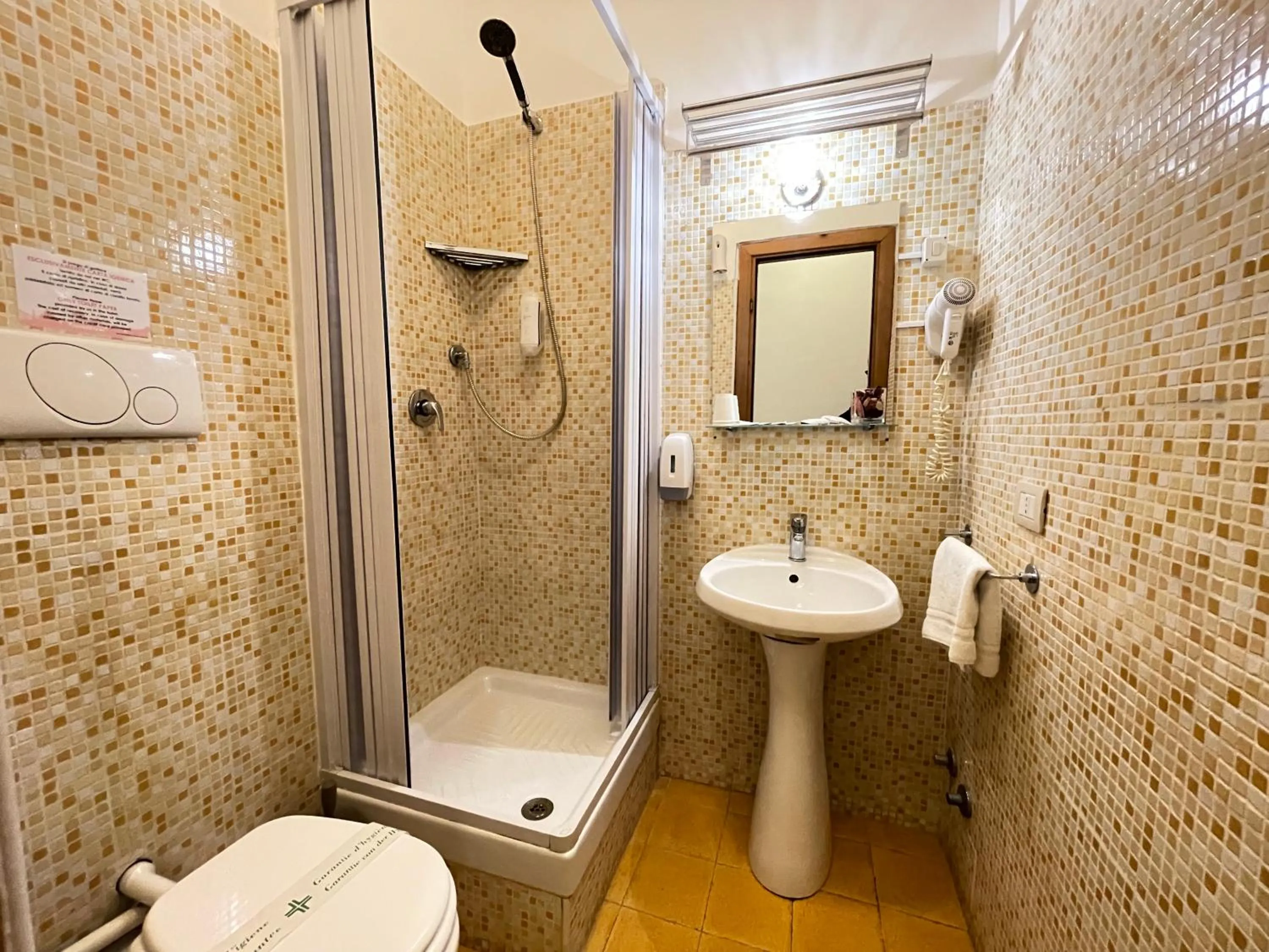 Bathroom in Roman Holidays Rooms Otranto