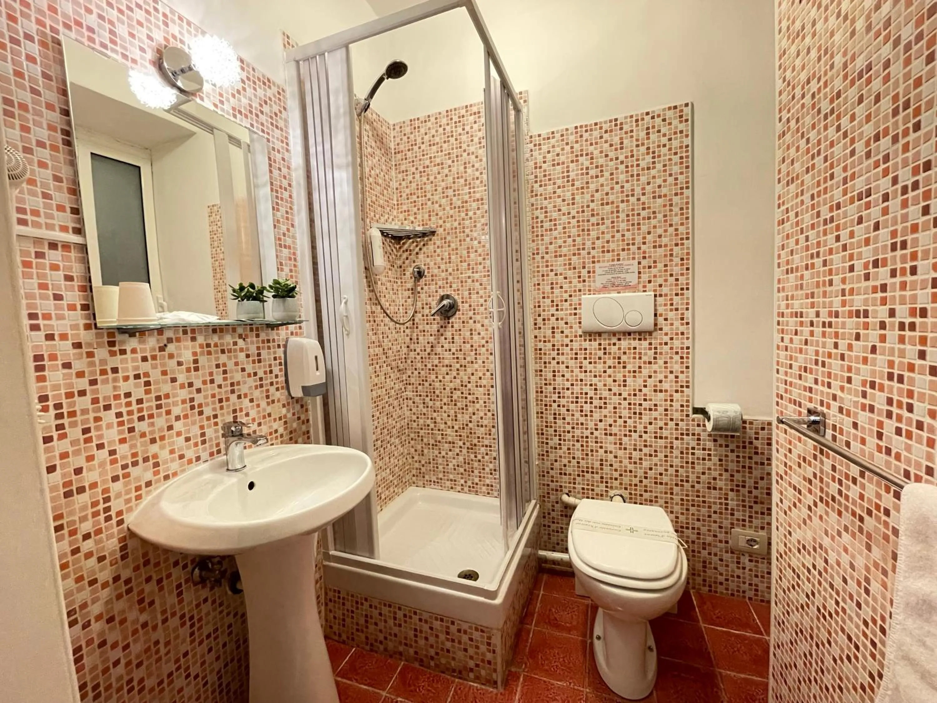 Bathroom in Roman Holidays Rooms Otranto
