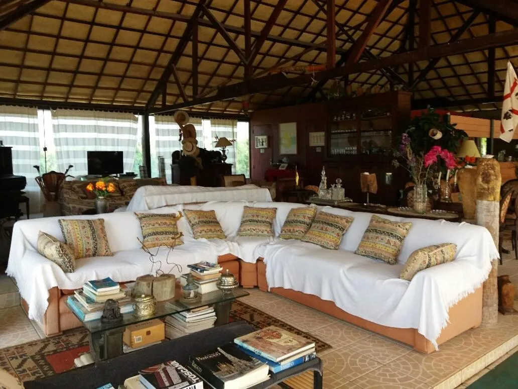 Living room in Pousada Cultural Canto dos Poetas