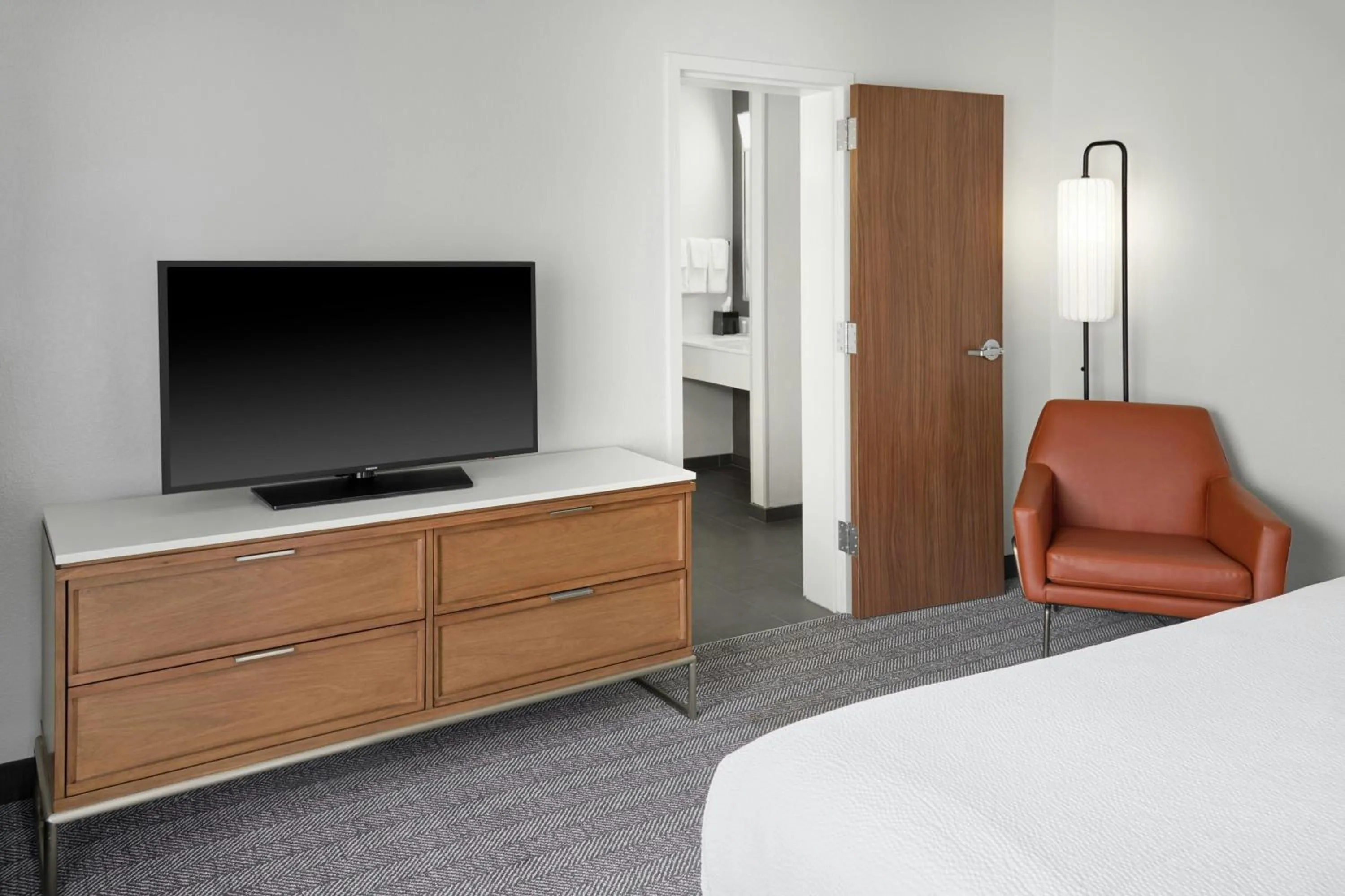 Bedroom, Bed in Courtyard by Marriott Huntsville University Drive
