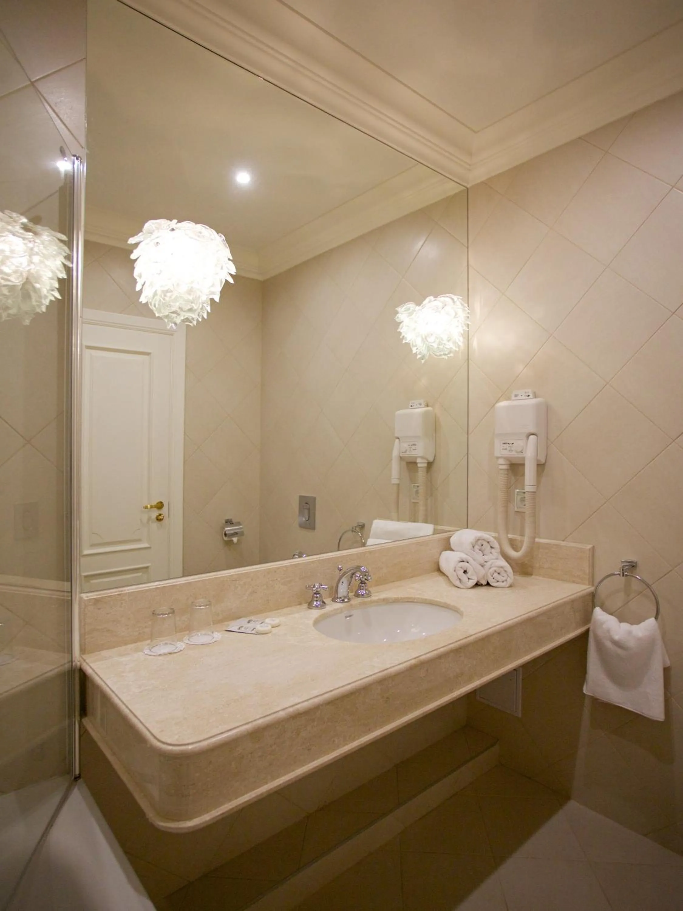 Bathroom in Hotel Apia