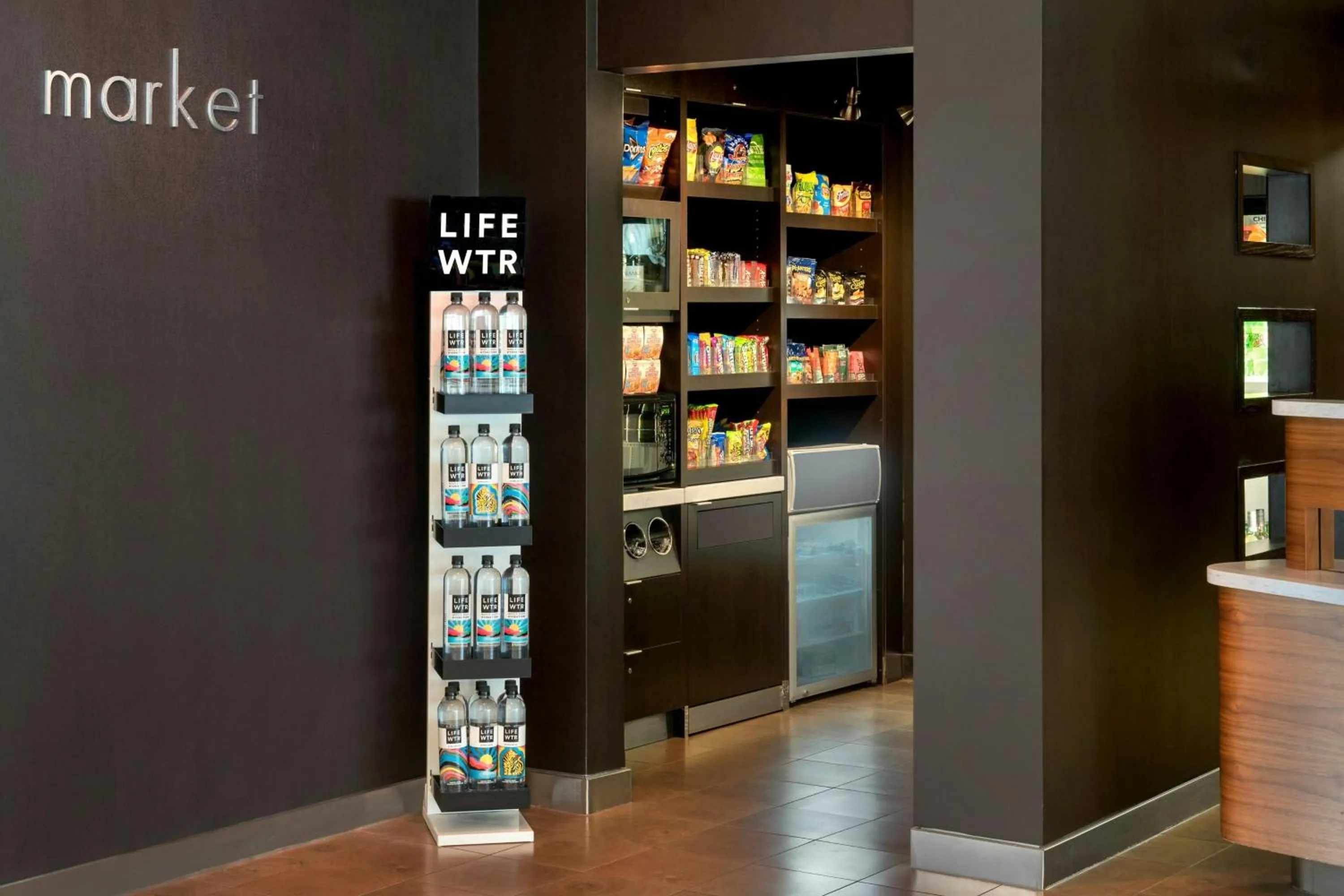 Restaurant/places to eat in Courtyard by Marriott New Haven Wallingford