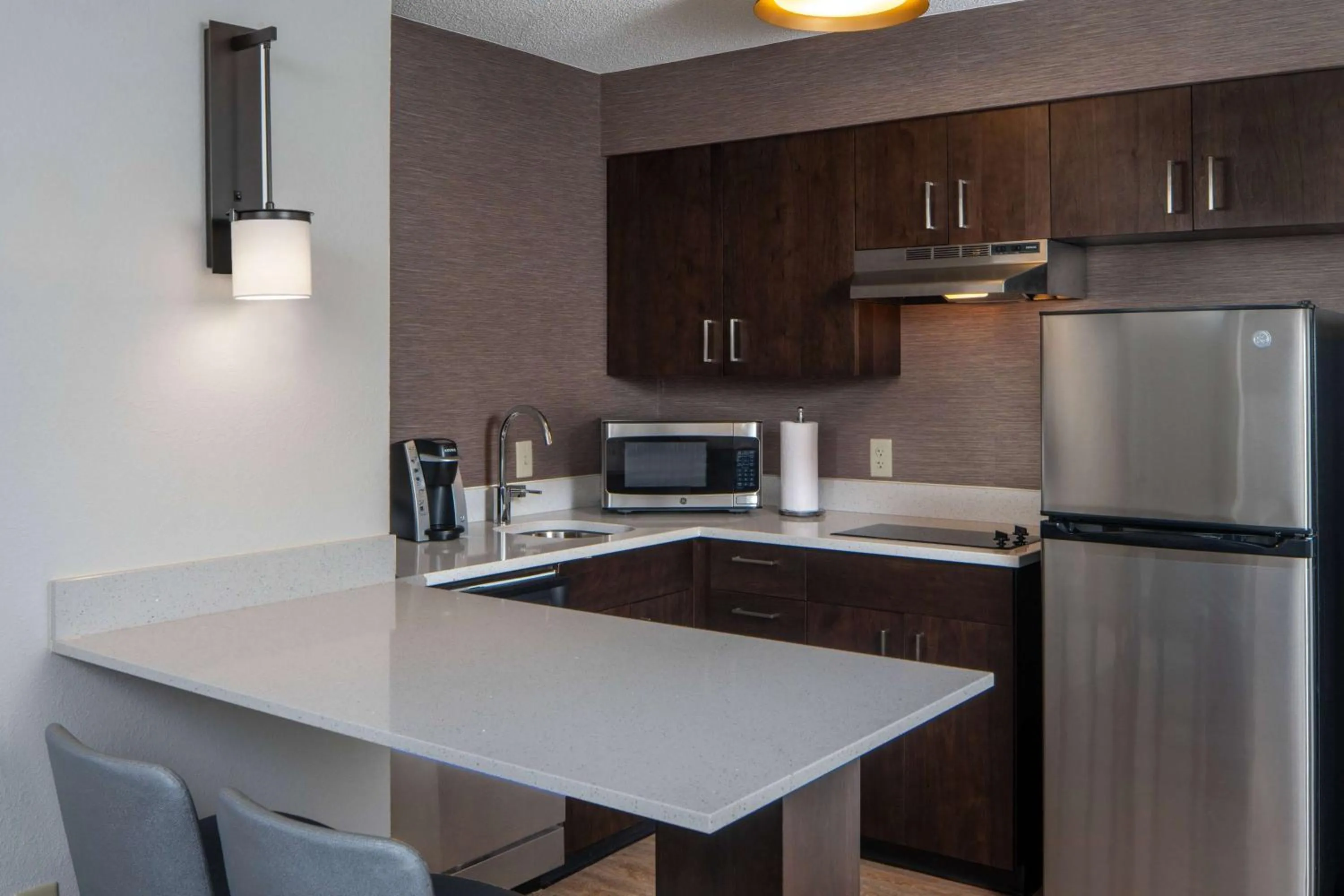 Kitchen or kitchenette in Sonesta ES Suites Fairfax Fair Lakes