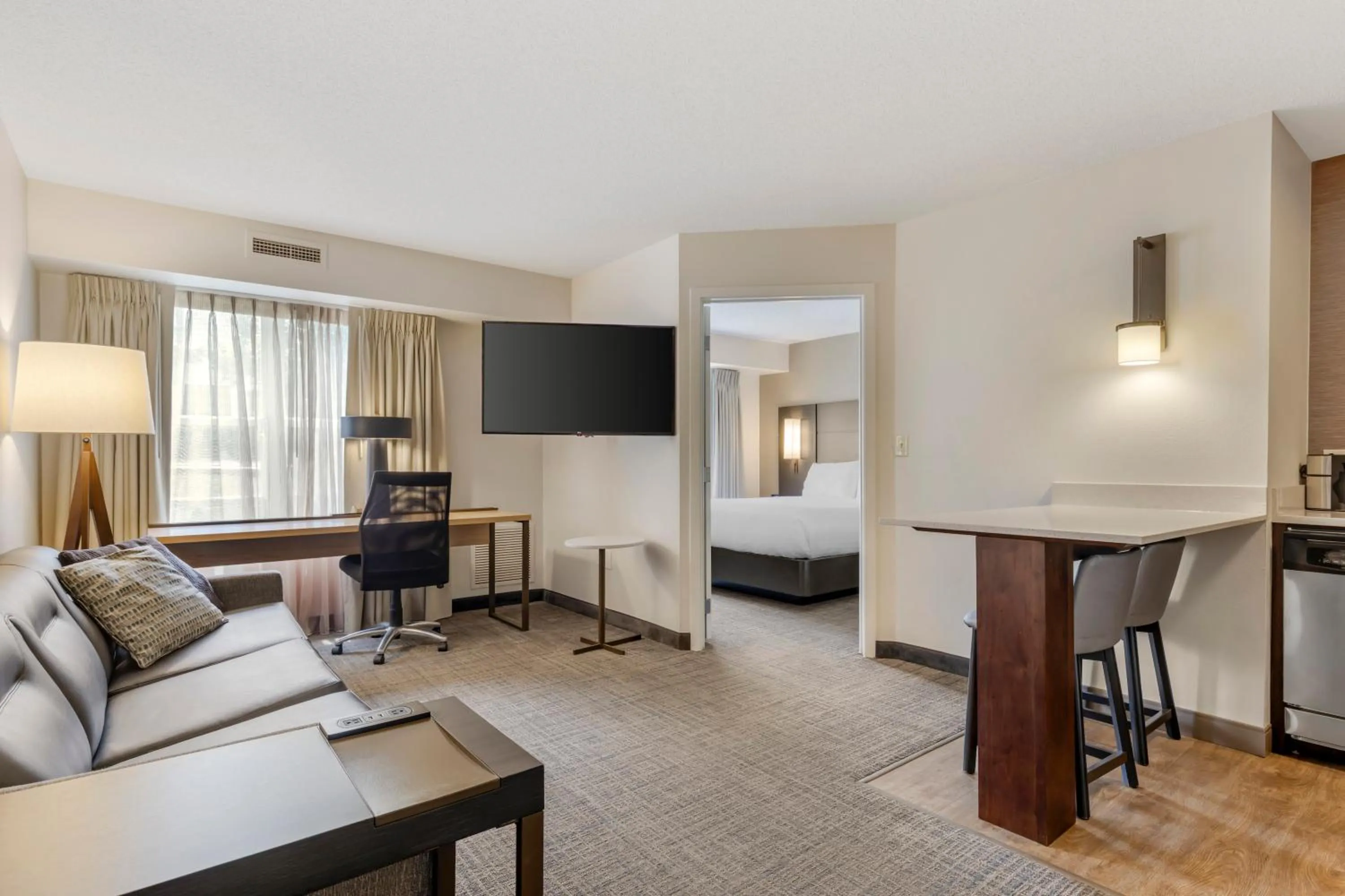 Living room, Bed in Sonesta ES Suites Fairfax Fair Lakes