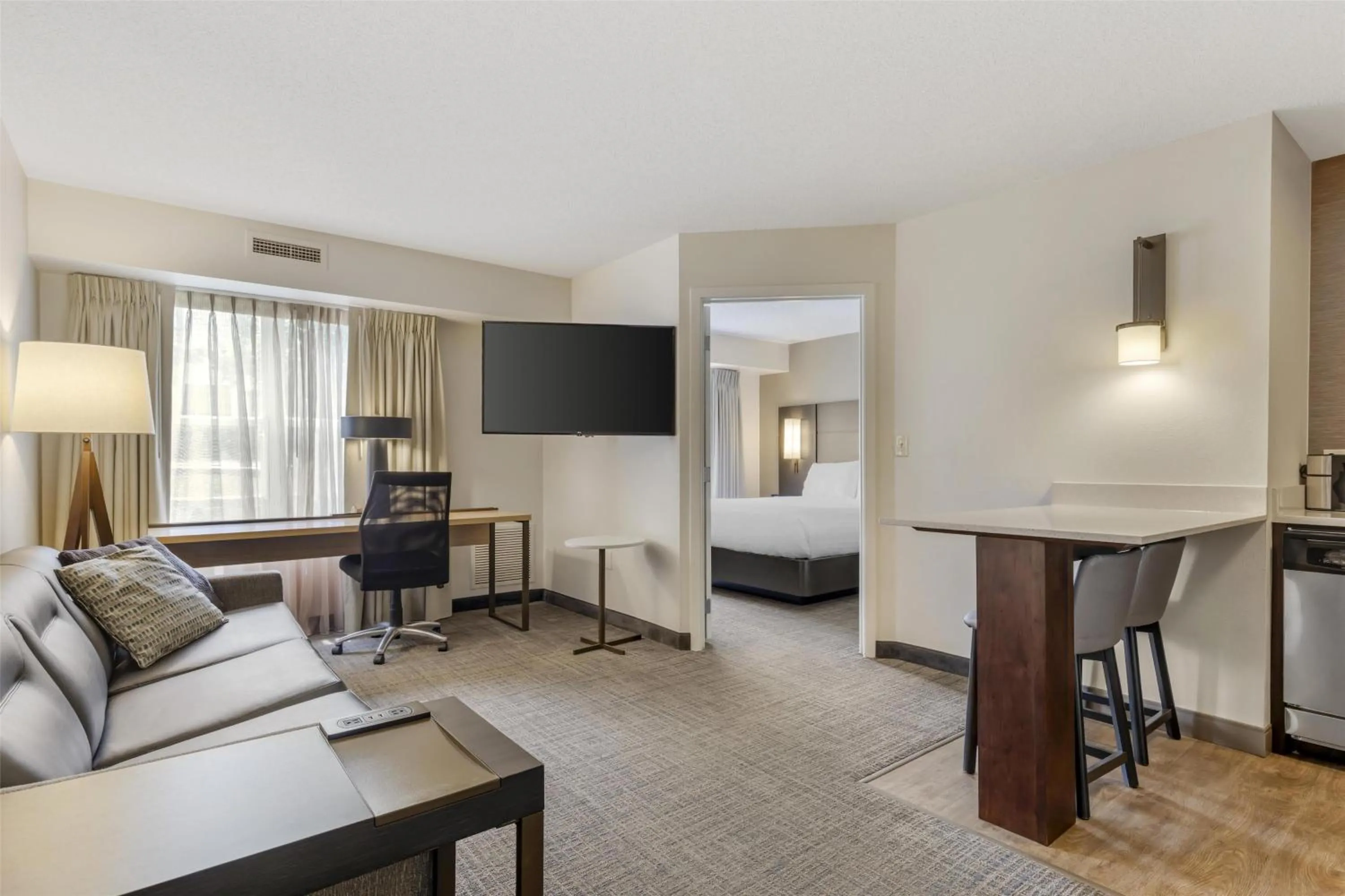 Photo of the whole room, Bed in Sonesta ES Suites Fairfax Fair Lakes