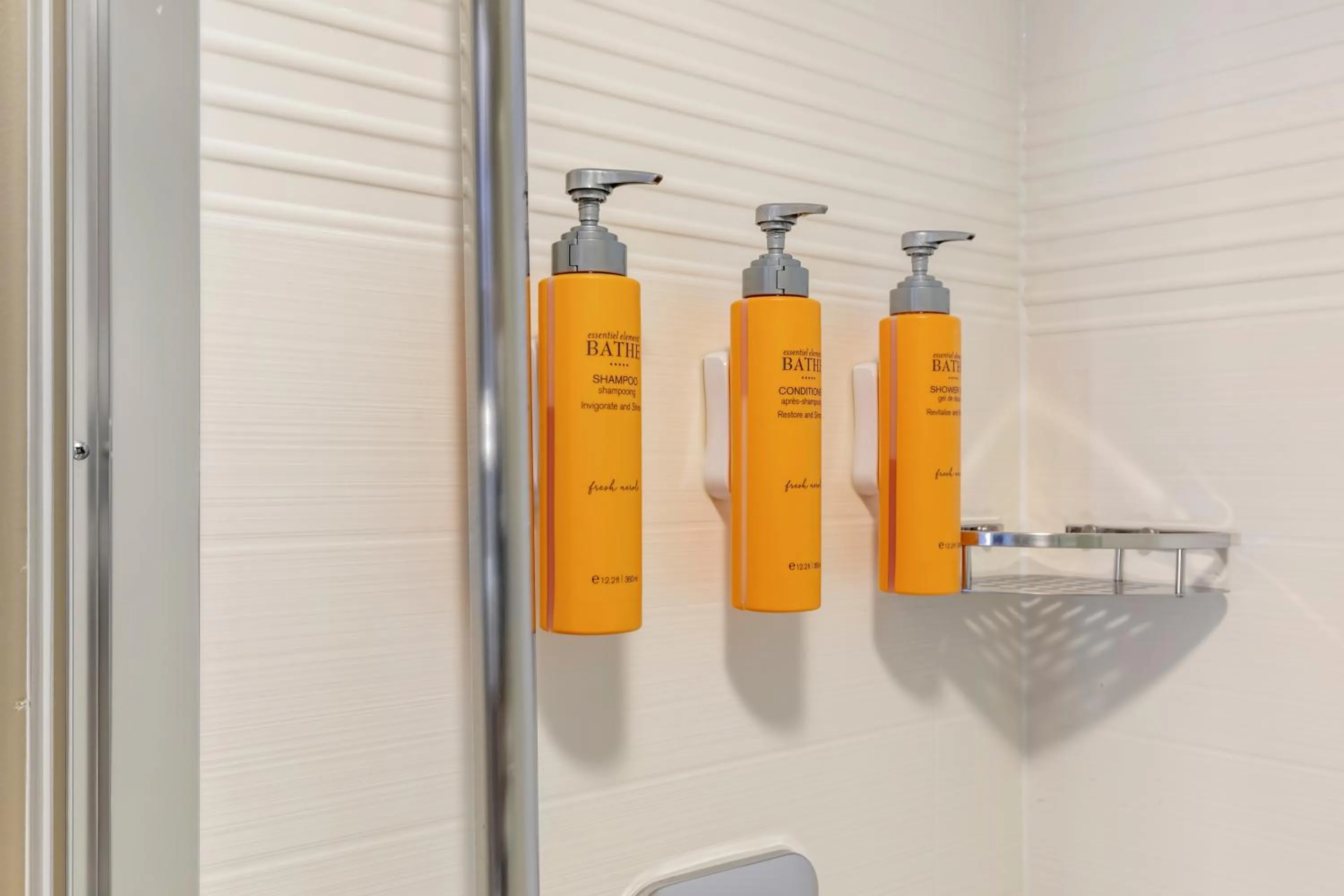 Bathroom in Sonesta ES Suites Fairfax Fair Lakes