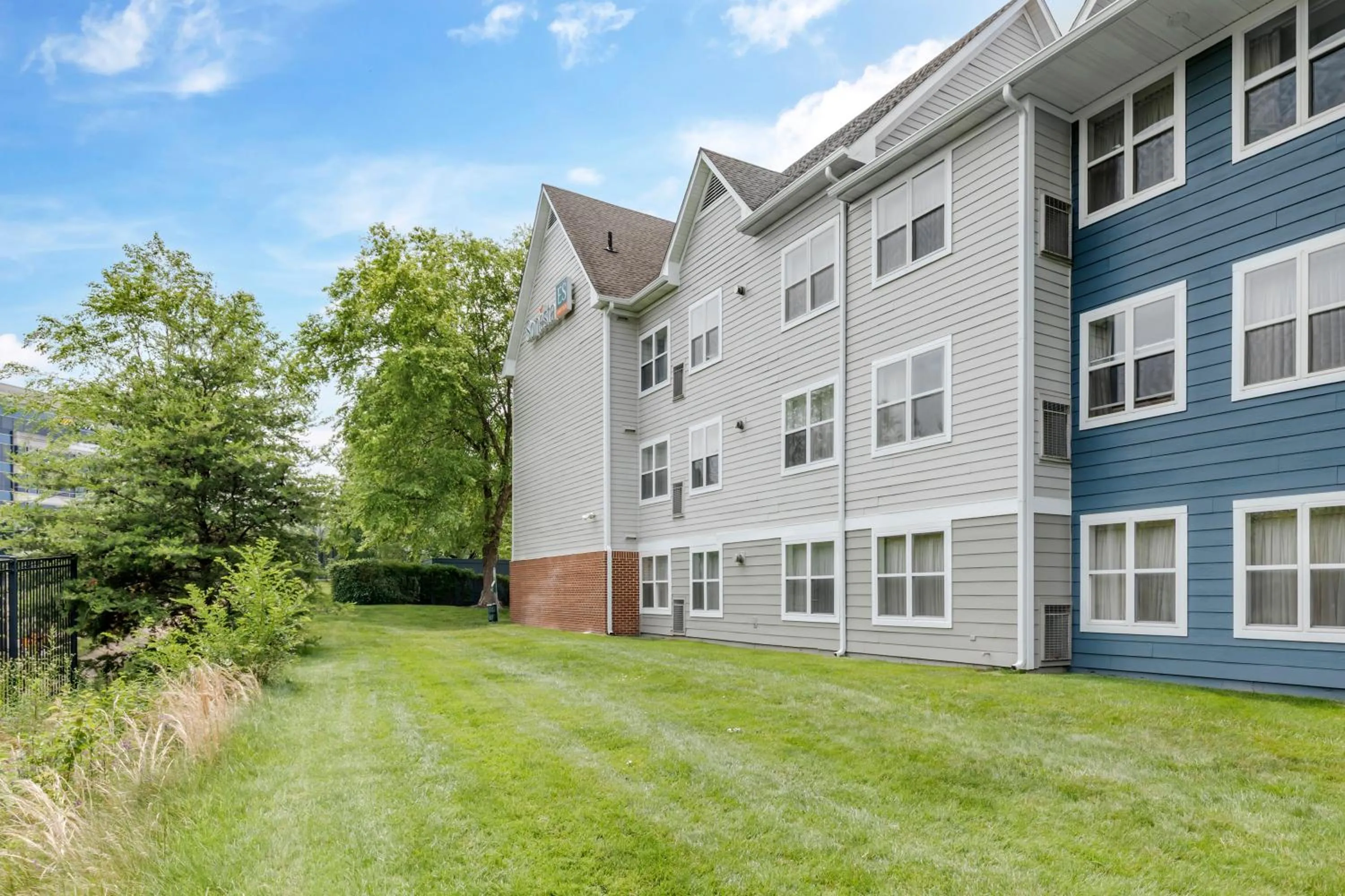 Property building in Sonesta ES Suites Fairfax Fair Lakes