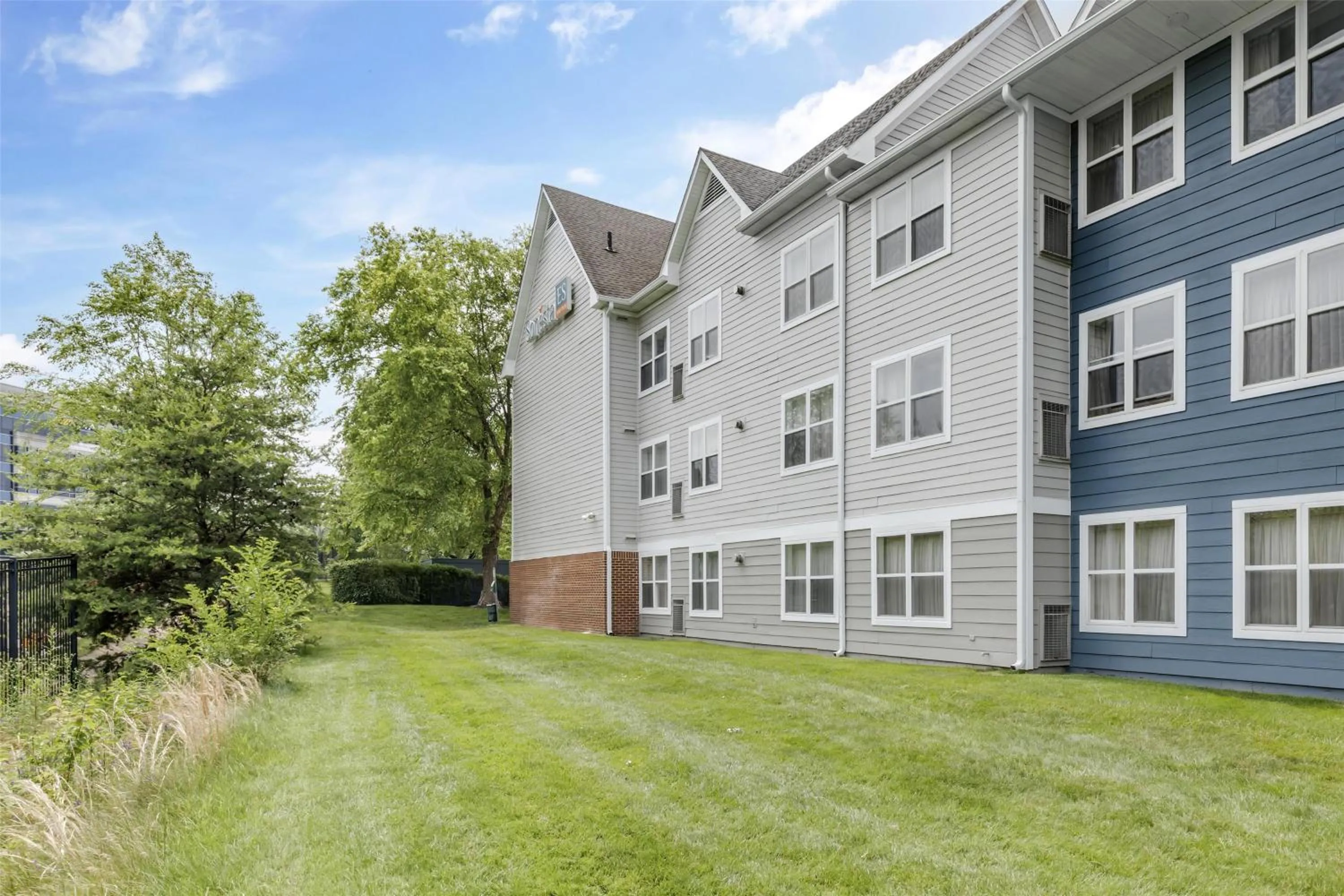 Property building in Sonesta ES Suites Fairfax Fair Lakes