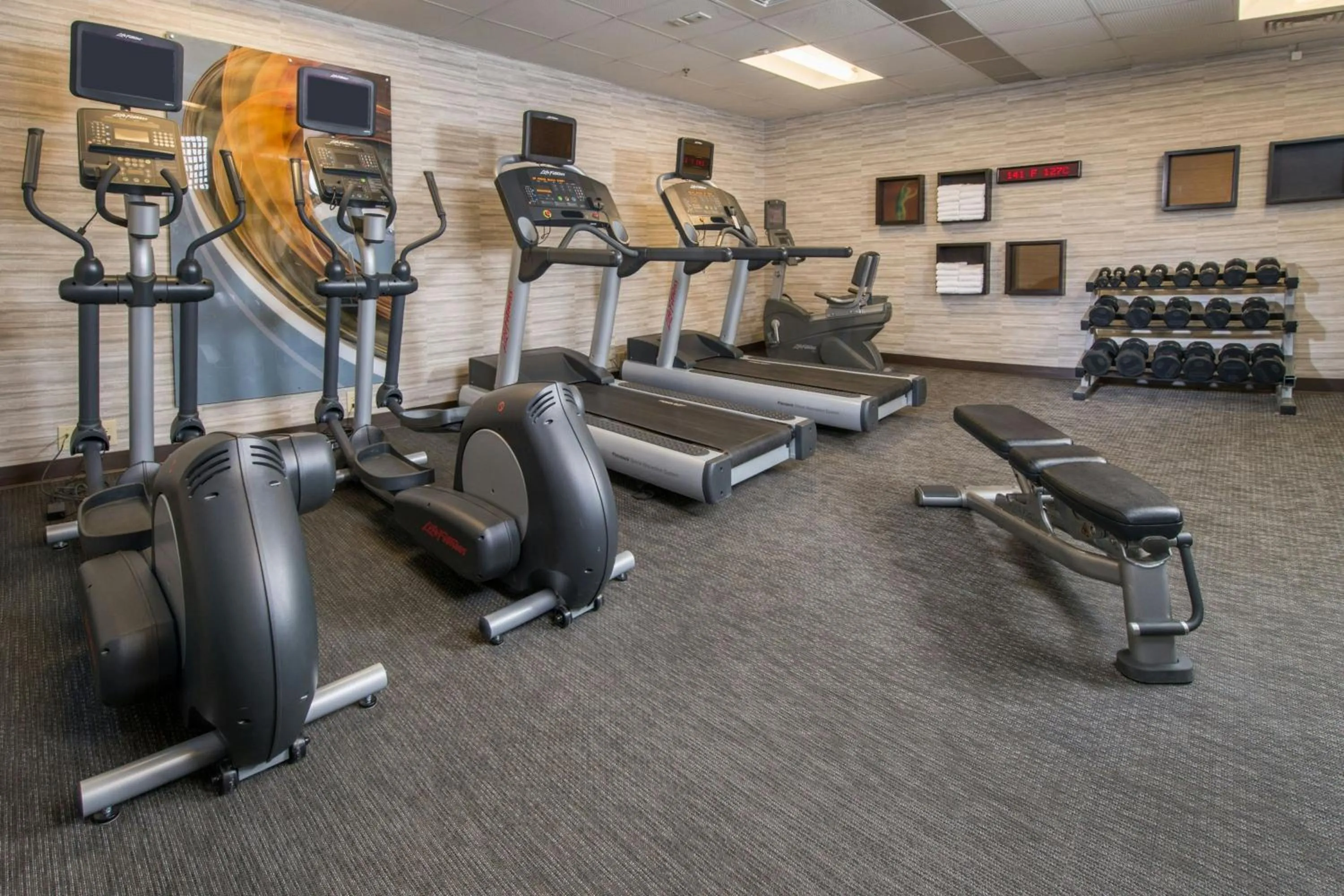 Fitness centre/facilities in Courtyard by Marriott Fairfax Fair Oaks
