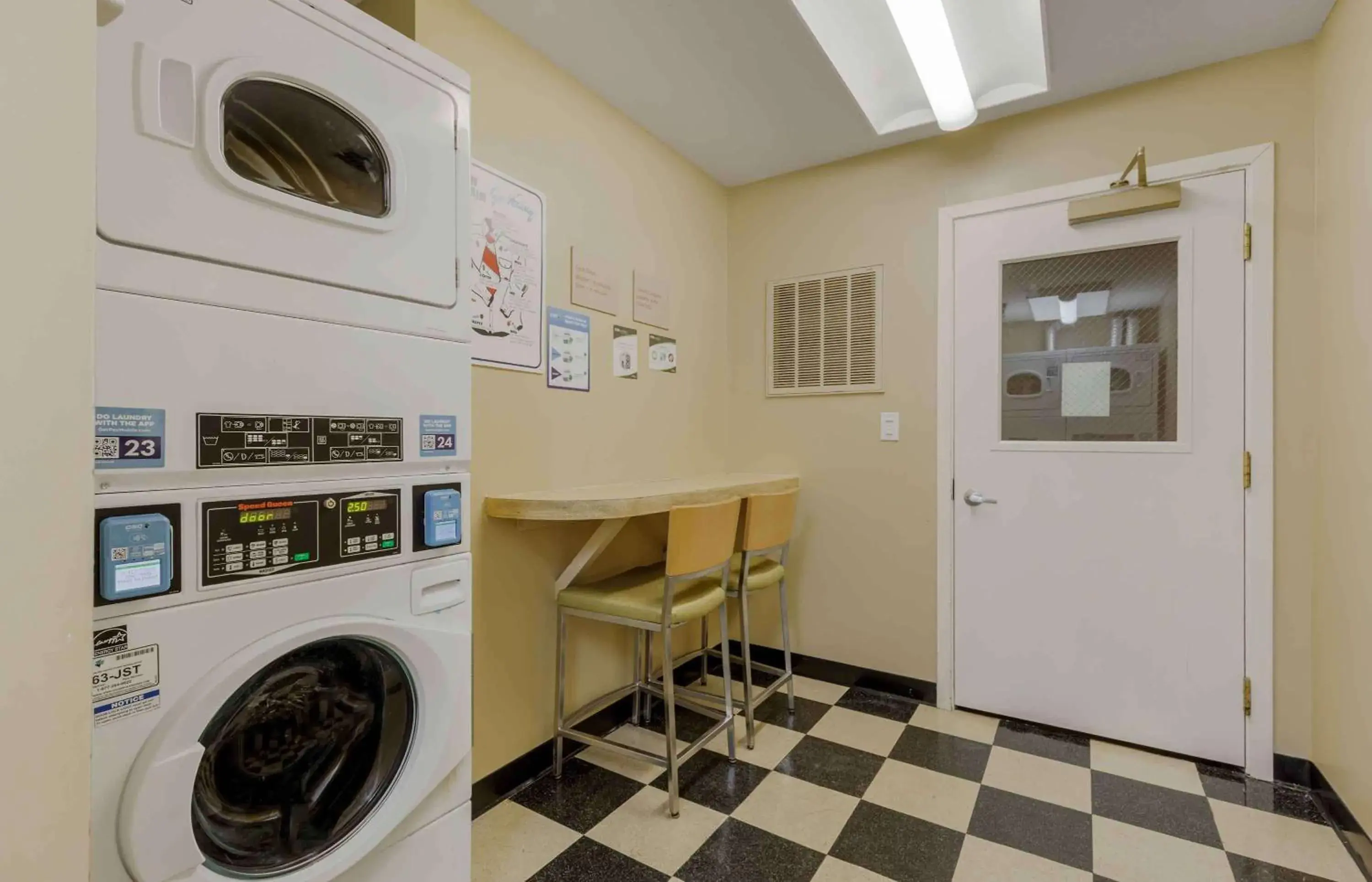 Property building in Extended Stay America Suites - Chantilly - Dulles Property building in Extended Stay America Suites - Chantilly - Dulles