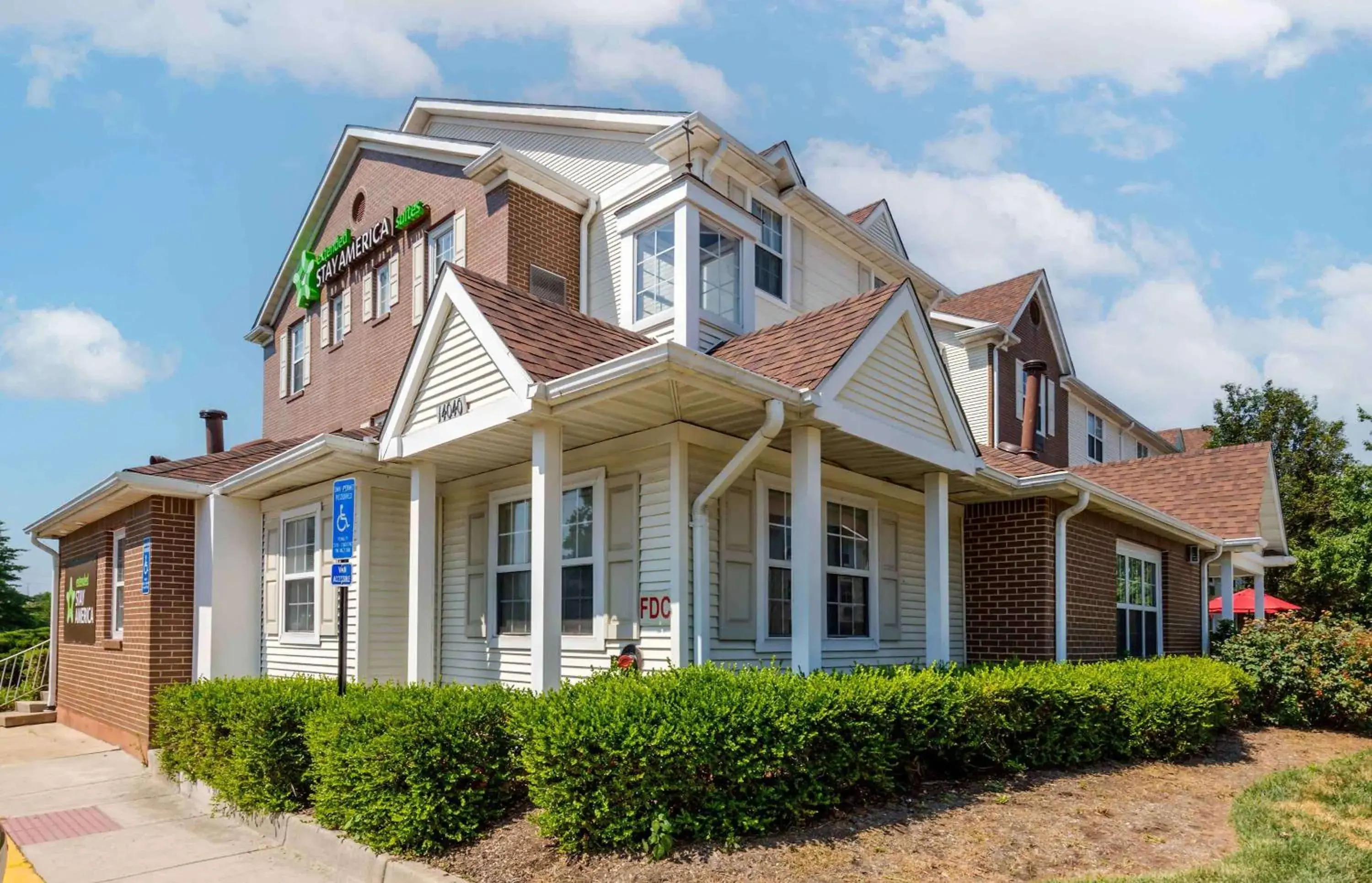 Property building in Extended Stay America Suites - Chantilly - Dulles Property building in Extended Stay America Suites - Chantilly - Dulles