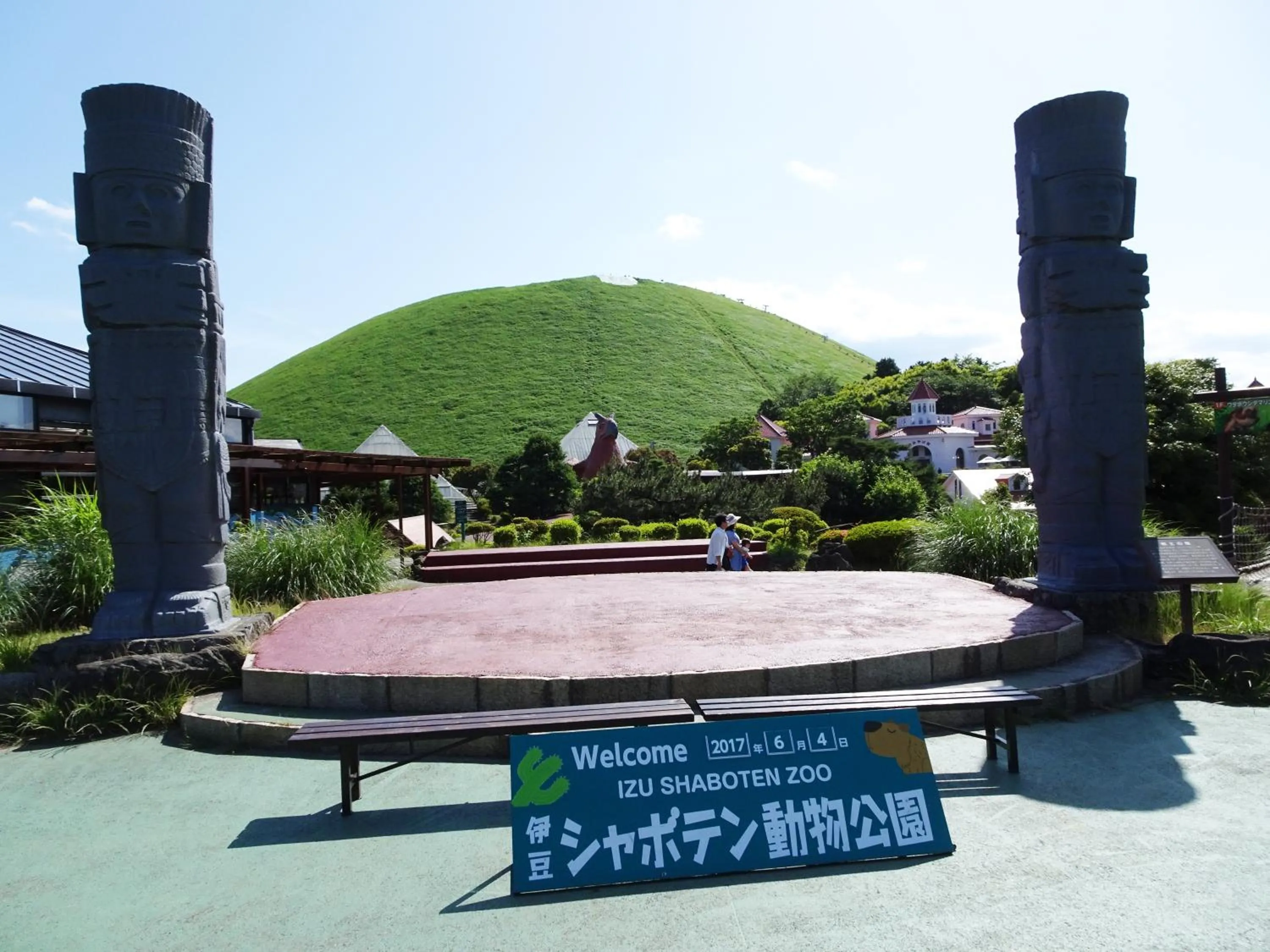 Nearby landmark in Izu no Ie UNO