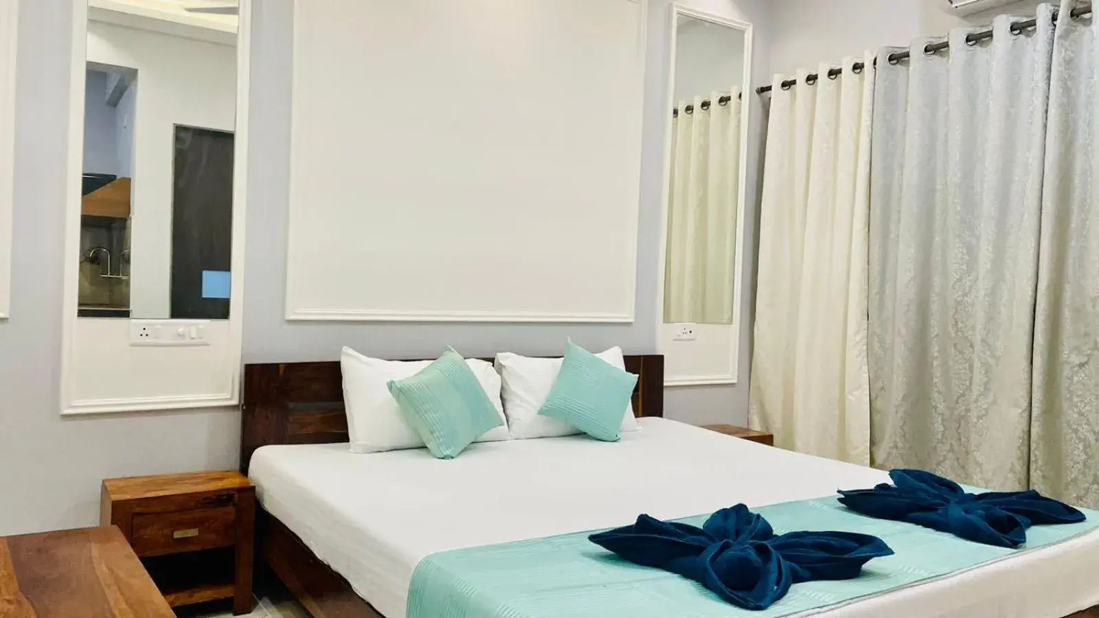 Bed in Monarch Suites Bed in Monarch Suites