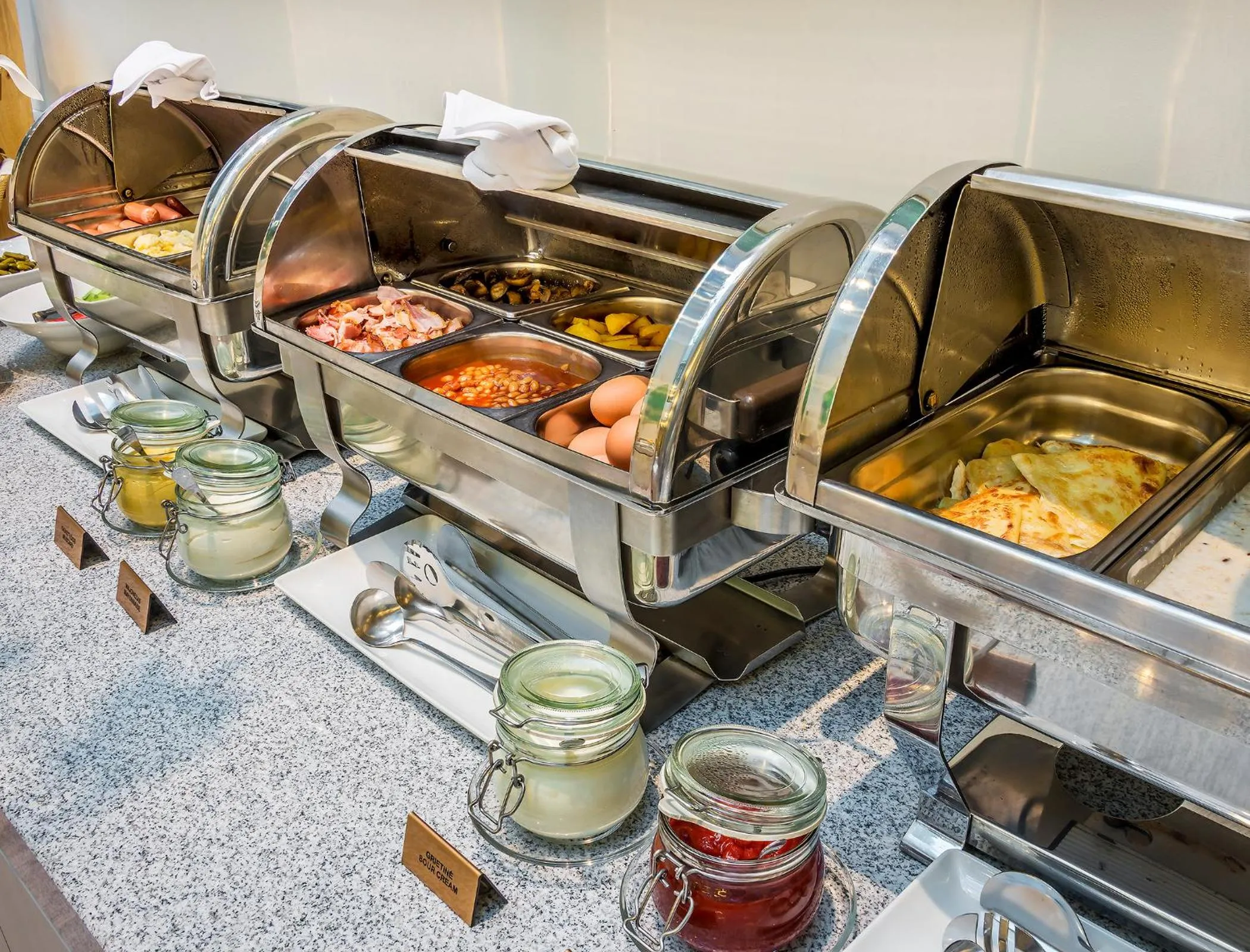 Buffet breakfast in Ratonda Centrum Hotels