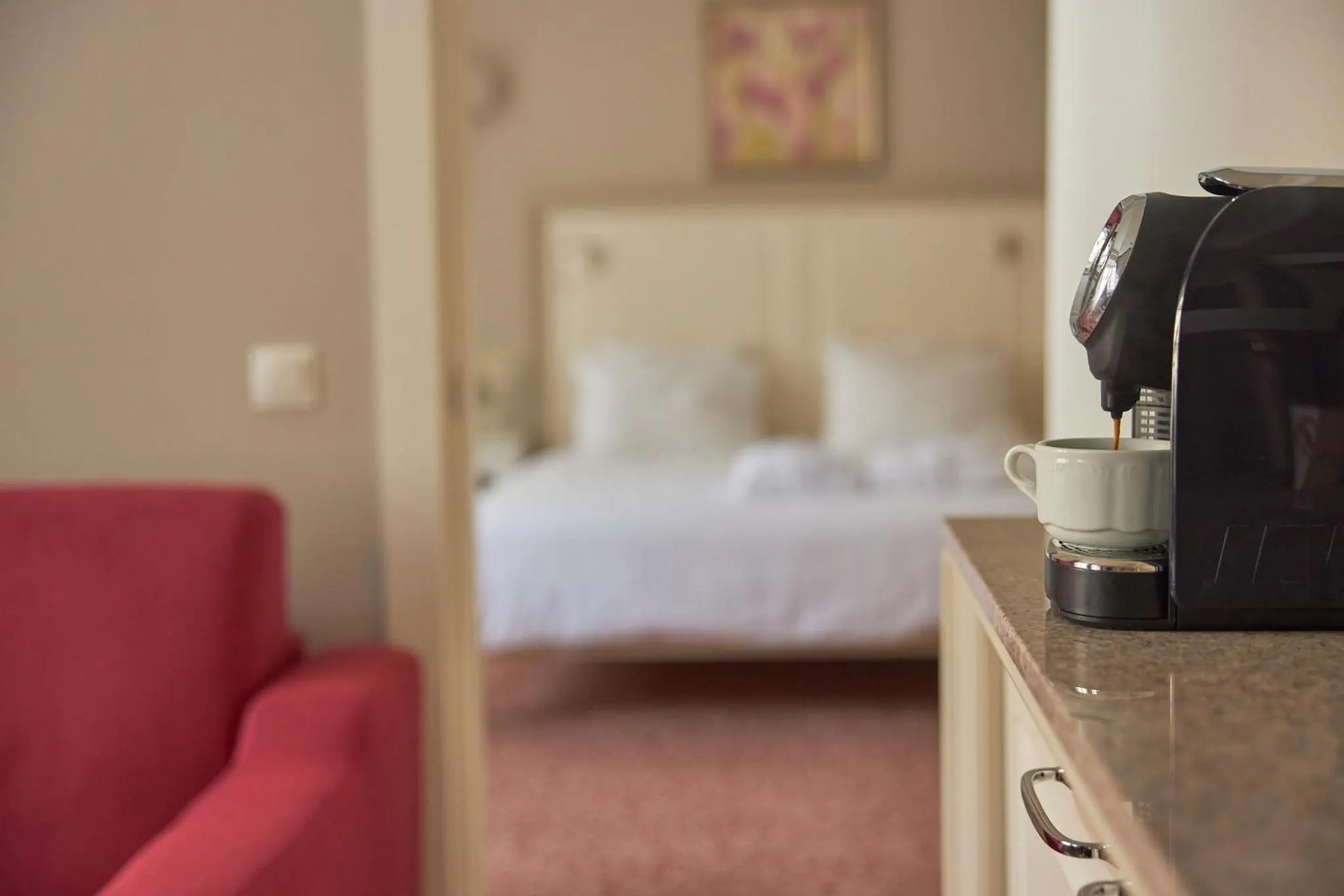 Coffee/tea facilities, Bed in Ratonda Centrum Hotels