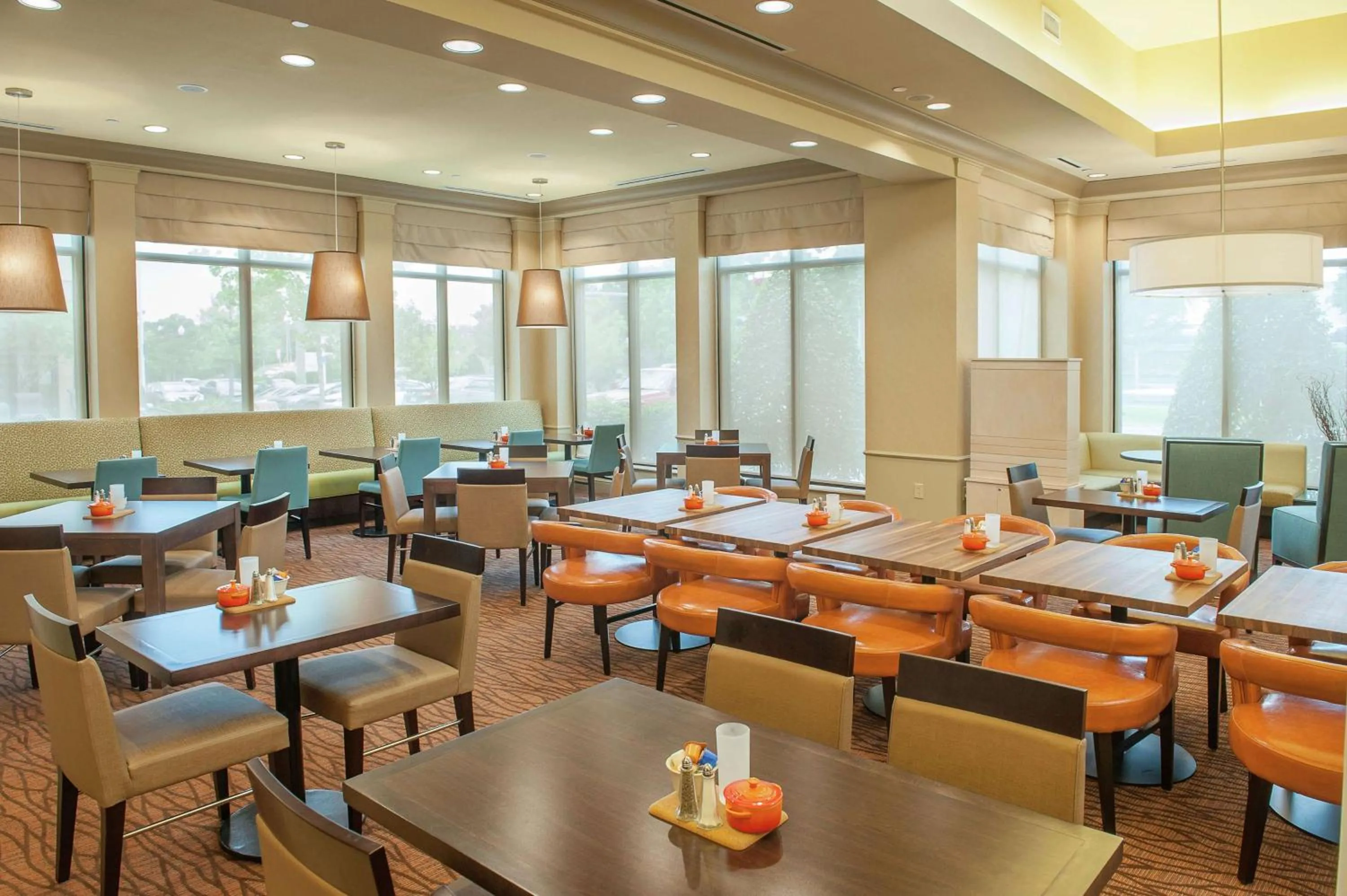 Restaurant/places to eat in Hilton Garden Inn Pensacola Airport/Medical Center