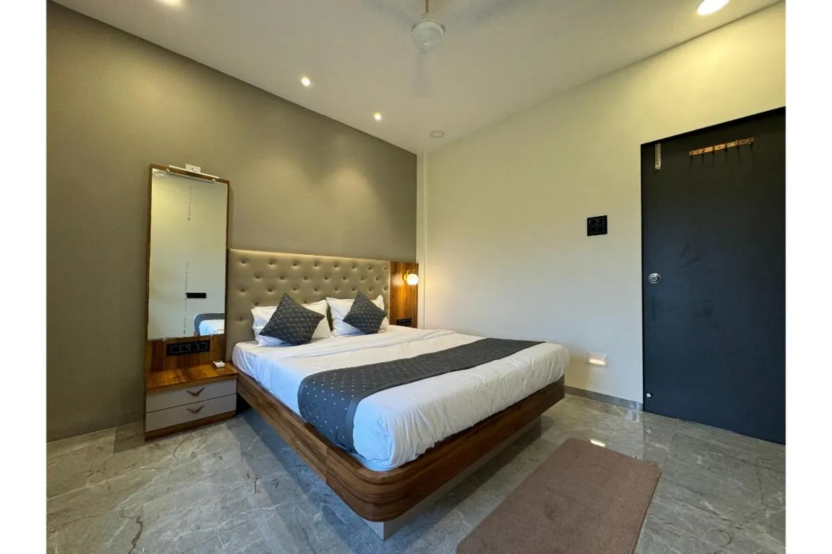 Bed in Hotel Sadhana Executive