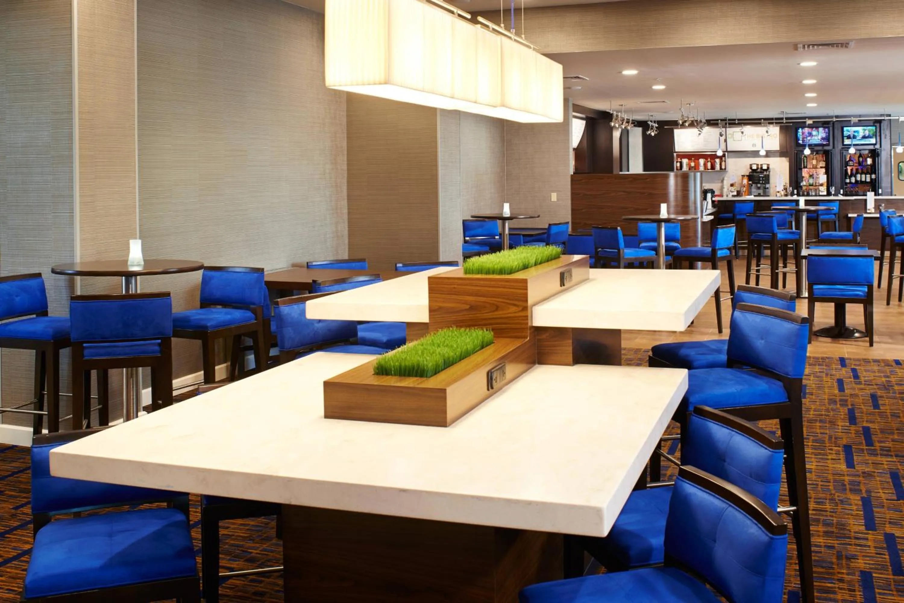 Restaurant/places to eat in Courtyard Kansas City Overland Park / Convention Center