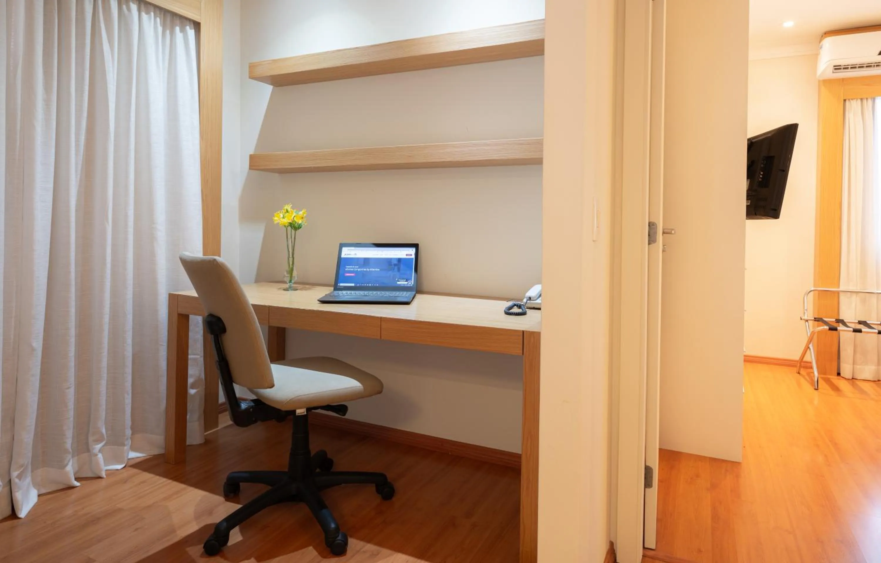 TV and multimedia in eSuítes Congonhas by Atlantica