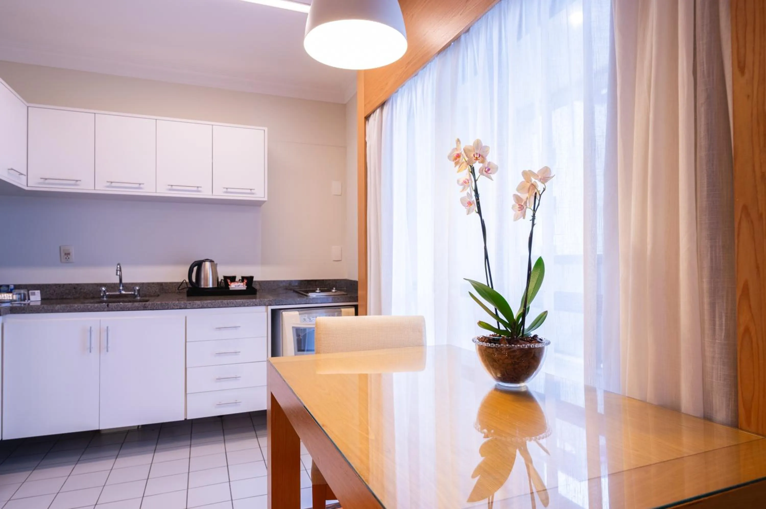 Kitchen or kitchenette in eSuítes Congonhas by Atlantica