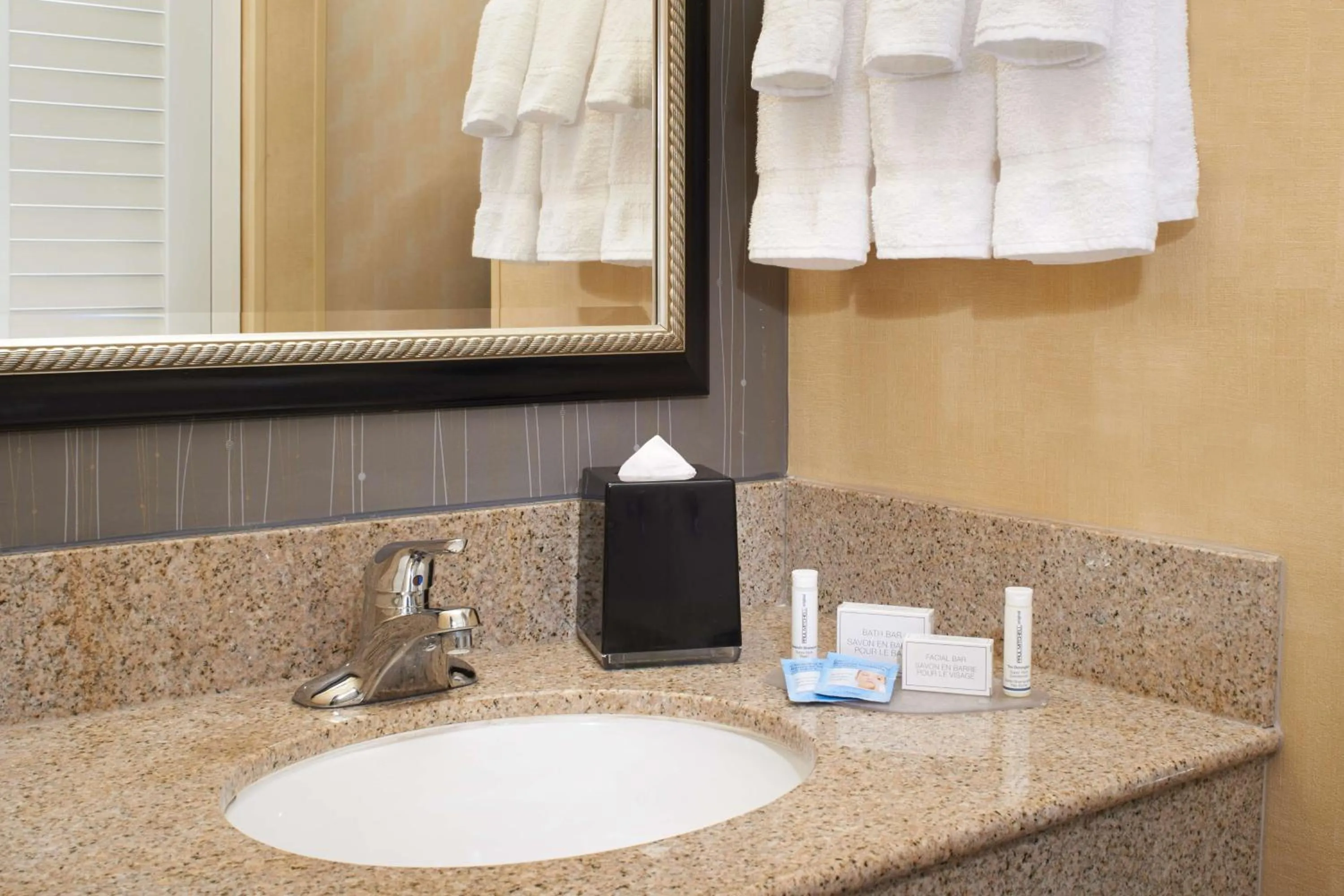 Bathroom in Courtyard by Marriott Lexington North
