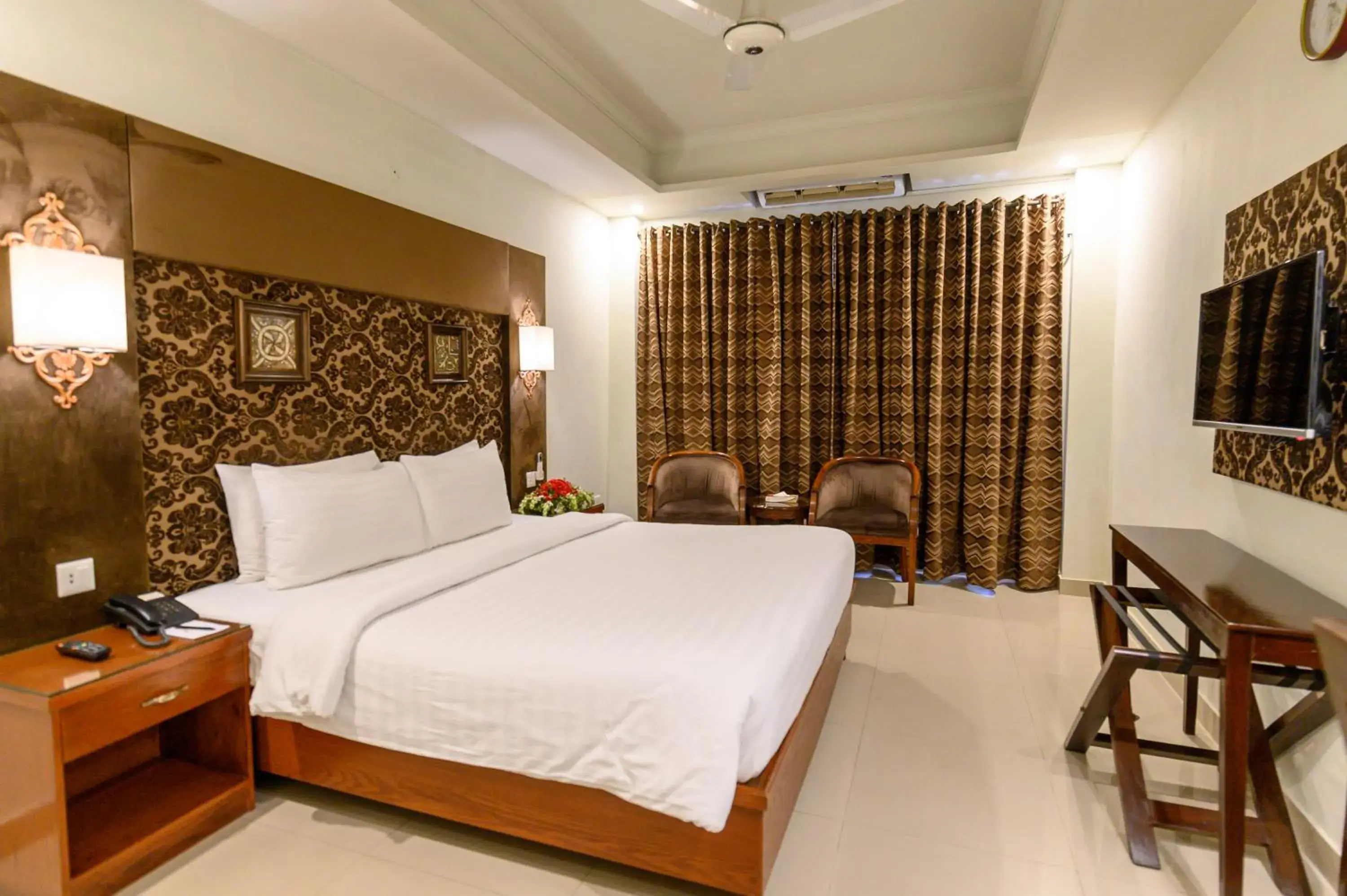 Bedroom, Bed in Hotel One Jinnah, Islamabad Bedroom, Bed in Hotel One Jinnah, Islamabad