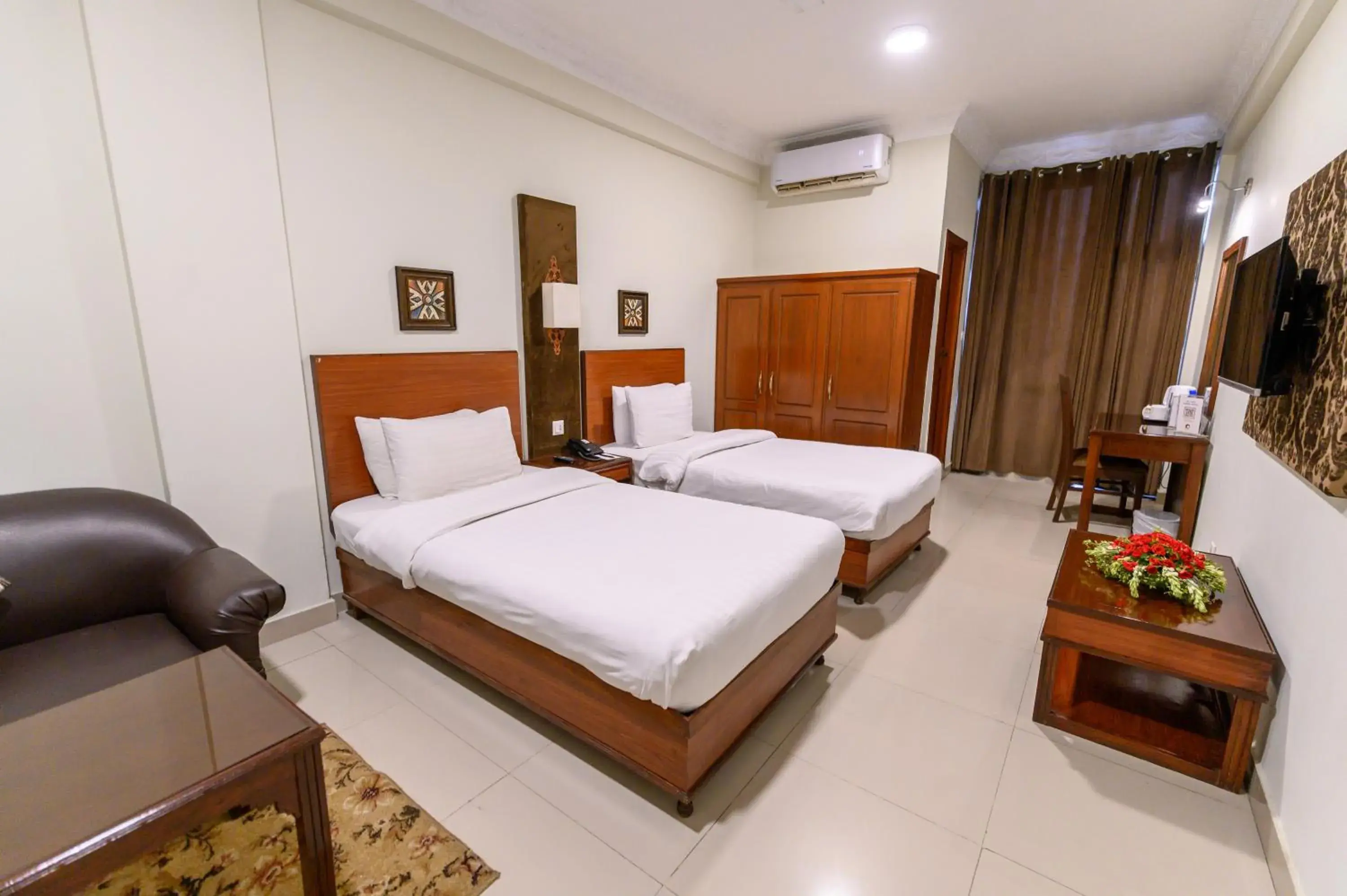 Bedroom, Bed in Hotel One Jinnah, Islamabad Bedroom, Bed in Hotel One Jinnah, Islamabad