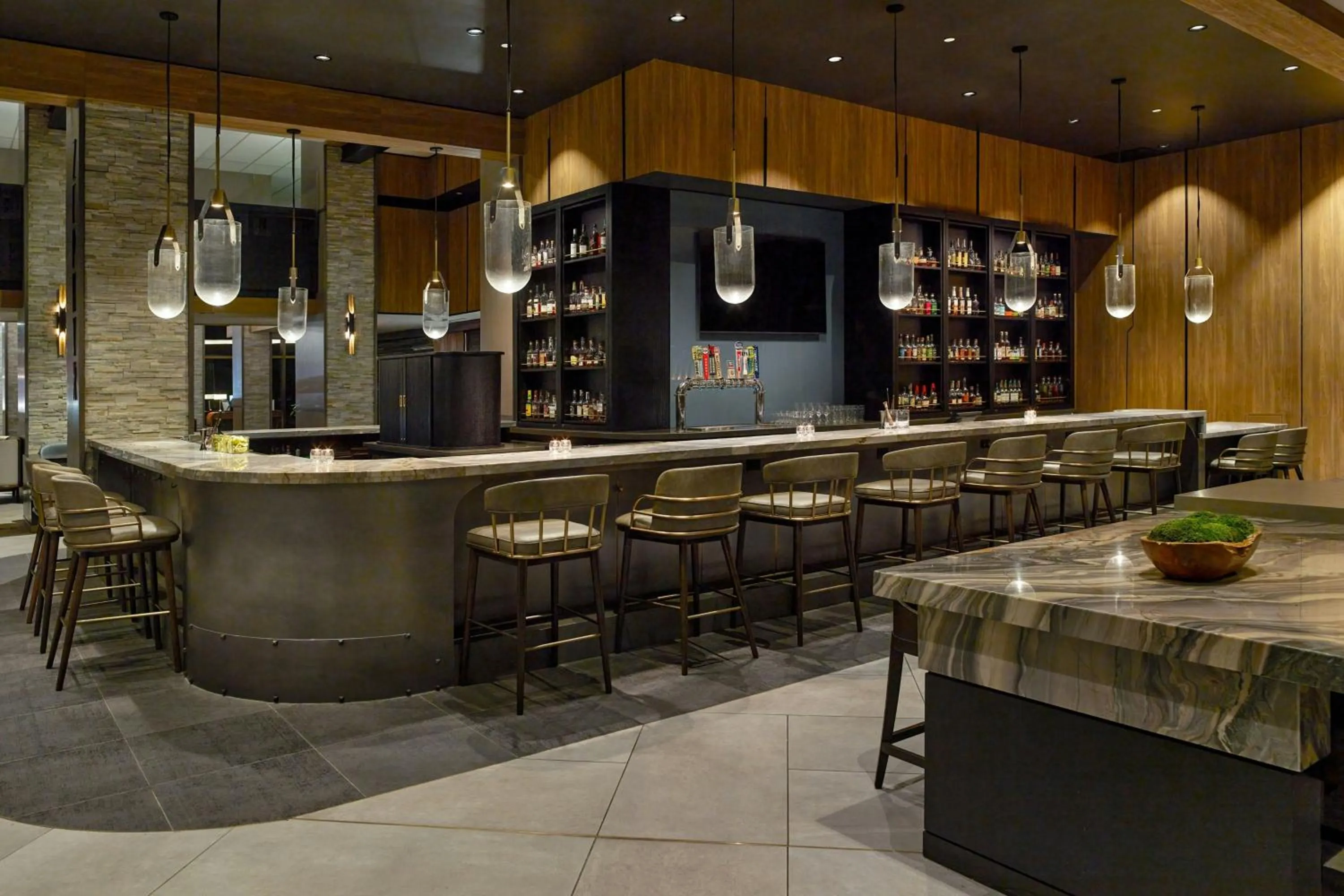 Lounge or bar in Marriott Kansas City Overland Park