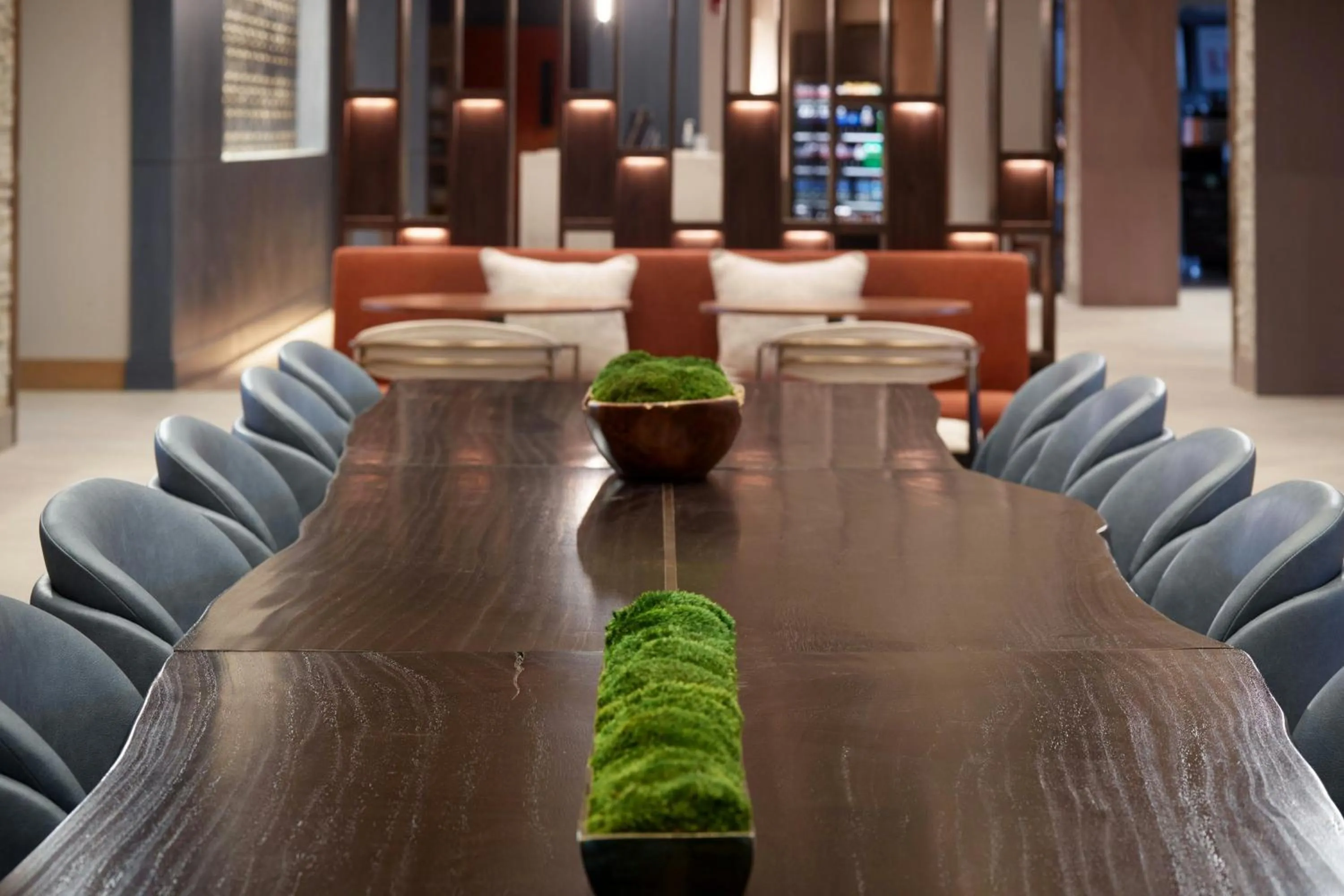 Lounge or bar in Marriott Kansas City Overland Park