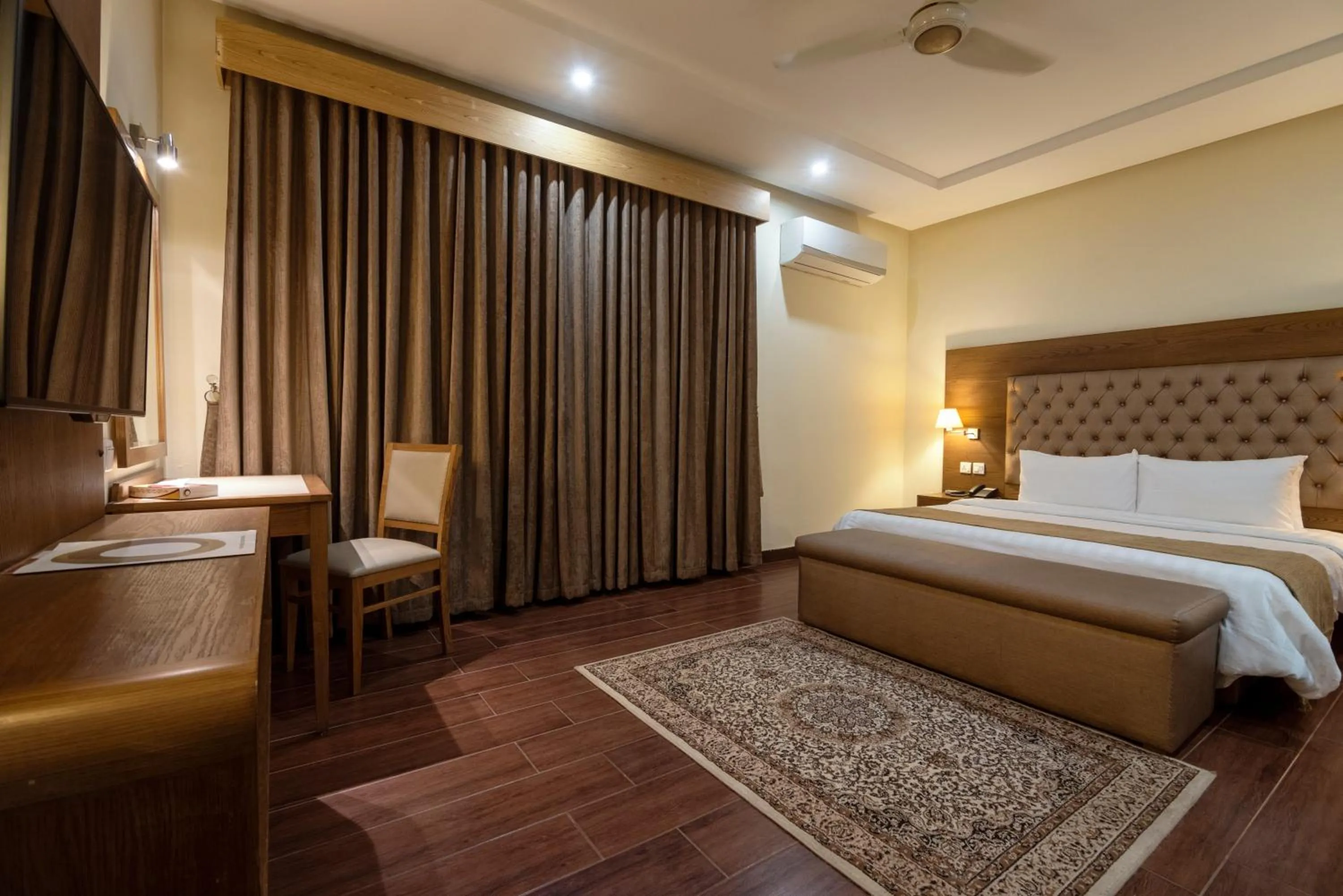 Bedroom, Bed in Hotel One Tariq Road Multan