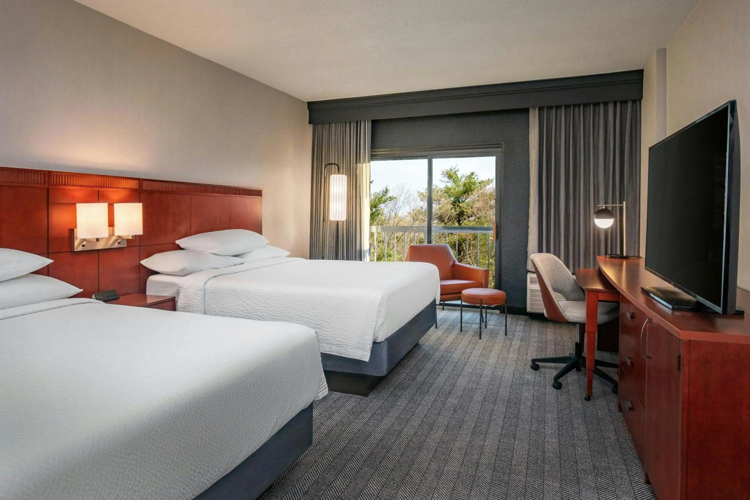 Photo of the whole room, Bed in Courtyard by Marriott Boston Andover