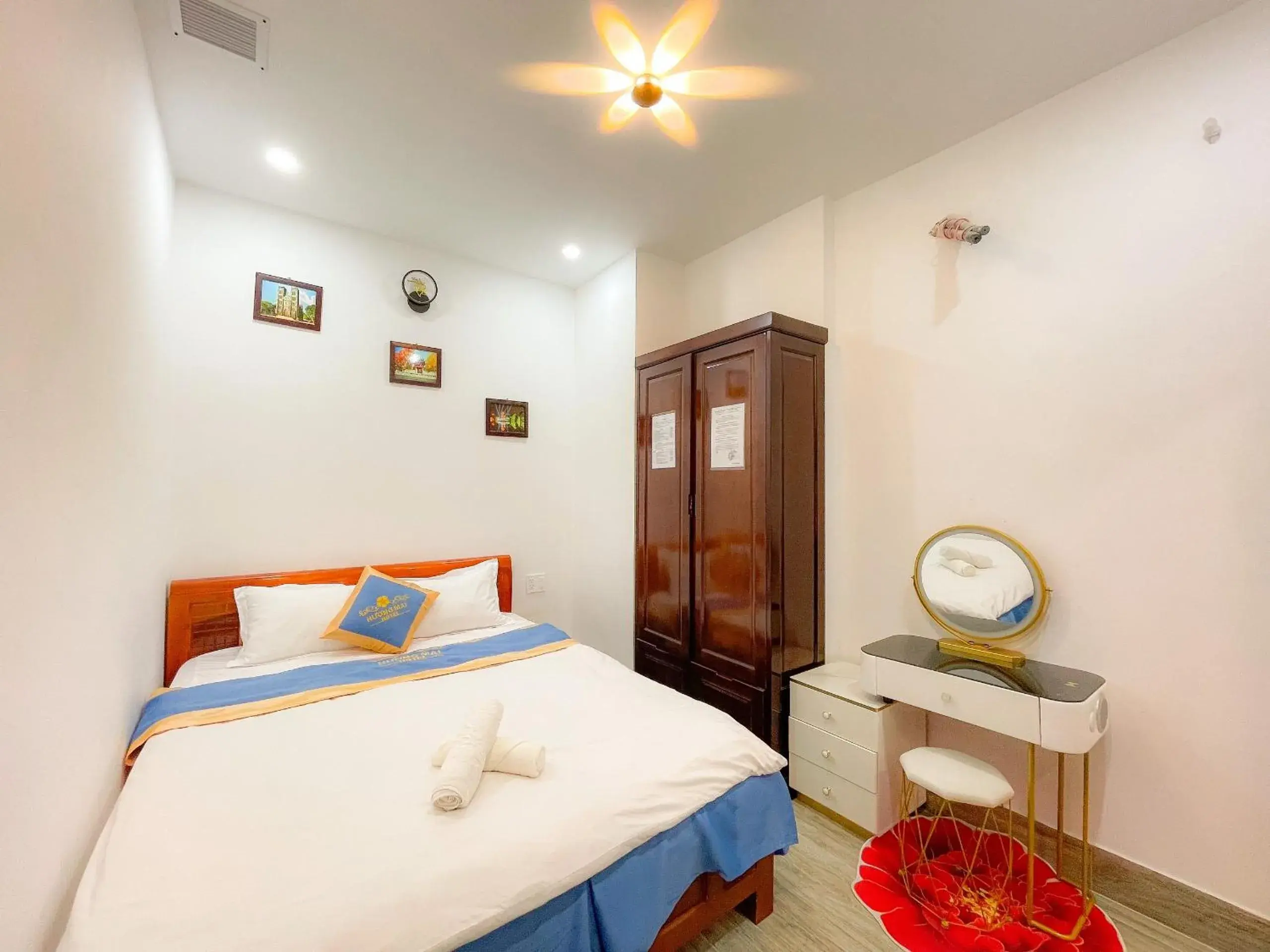 Standard King Room in Huong Mai Hotel Standard King Room in Huong Mai Hotel