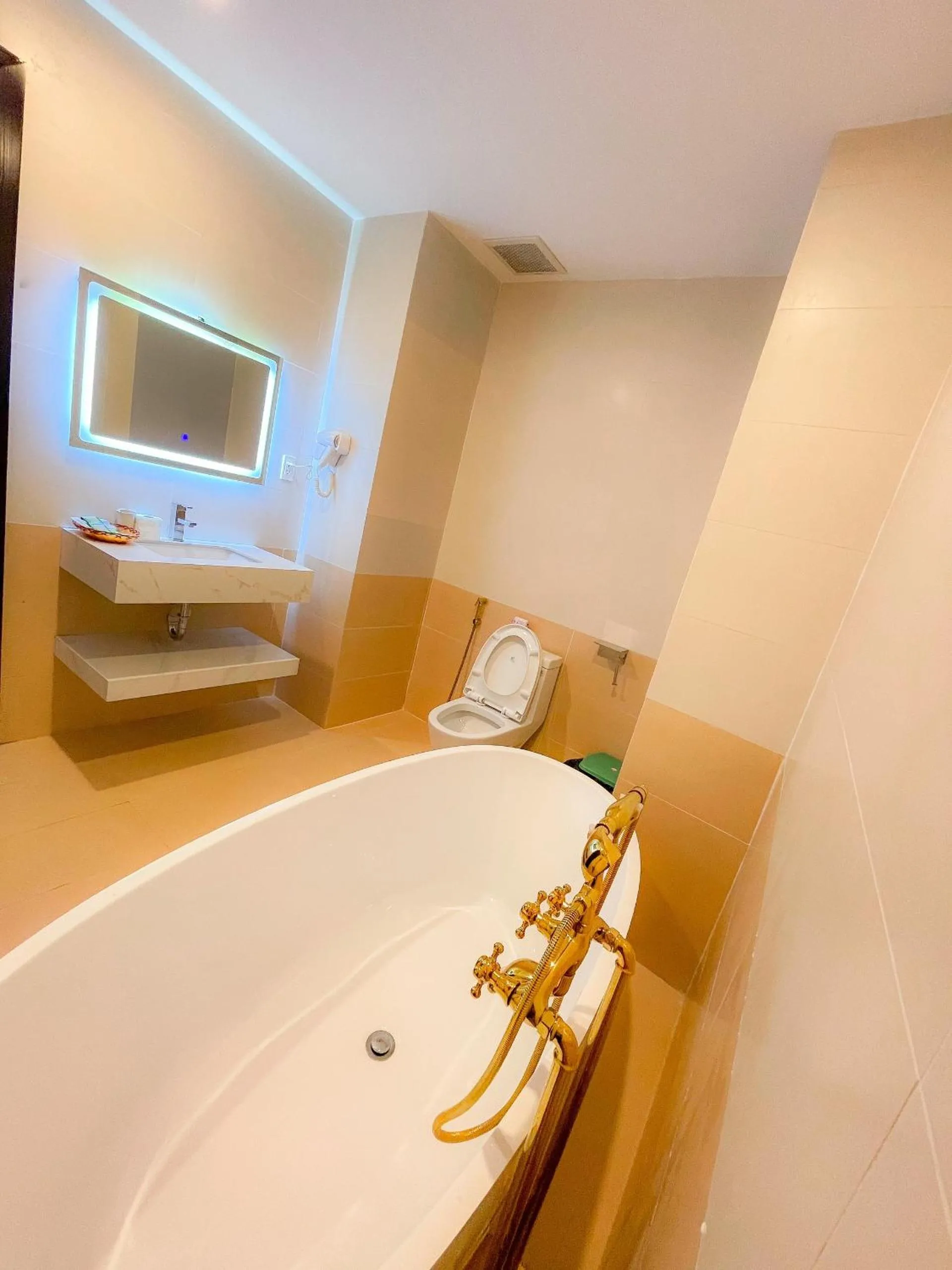Hot Tub in Huong Mai Hotel