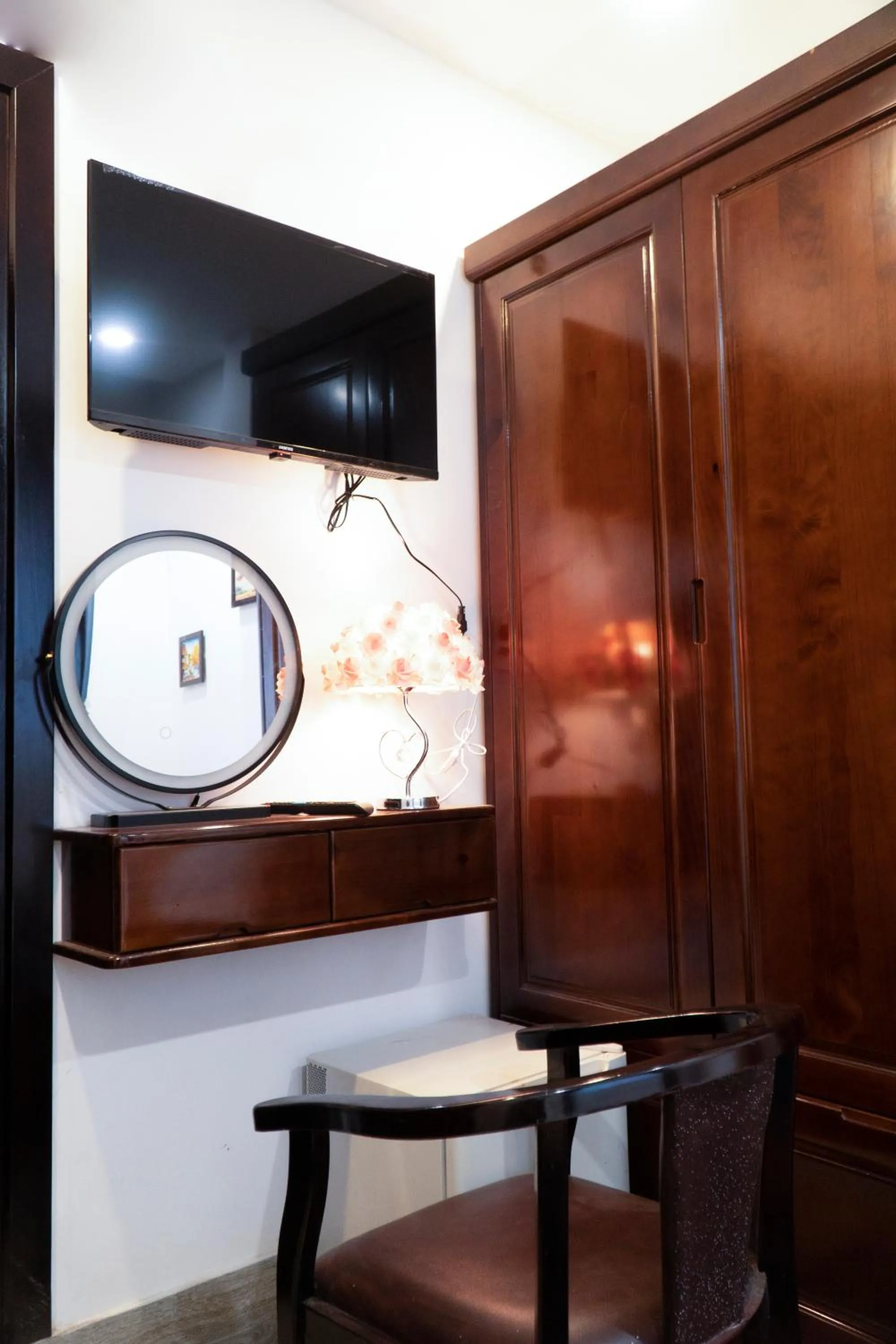 wardrobe in Huong Mai Hotel