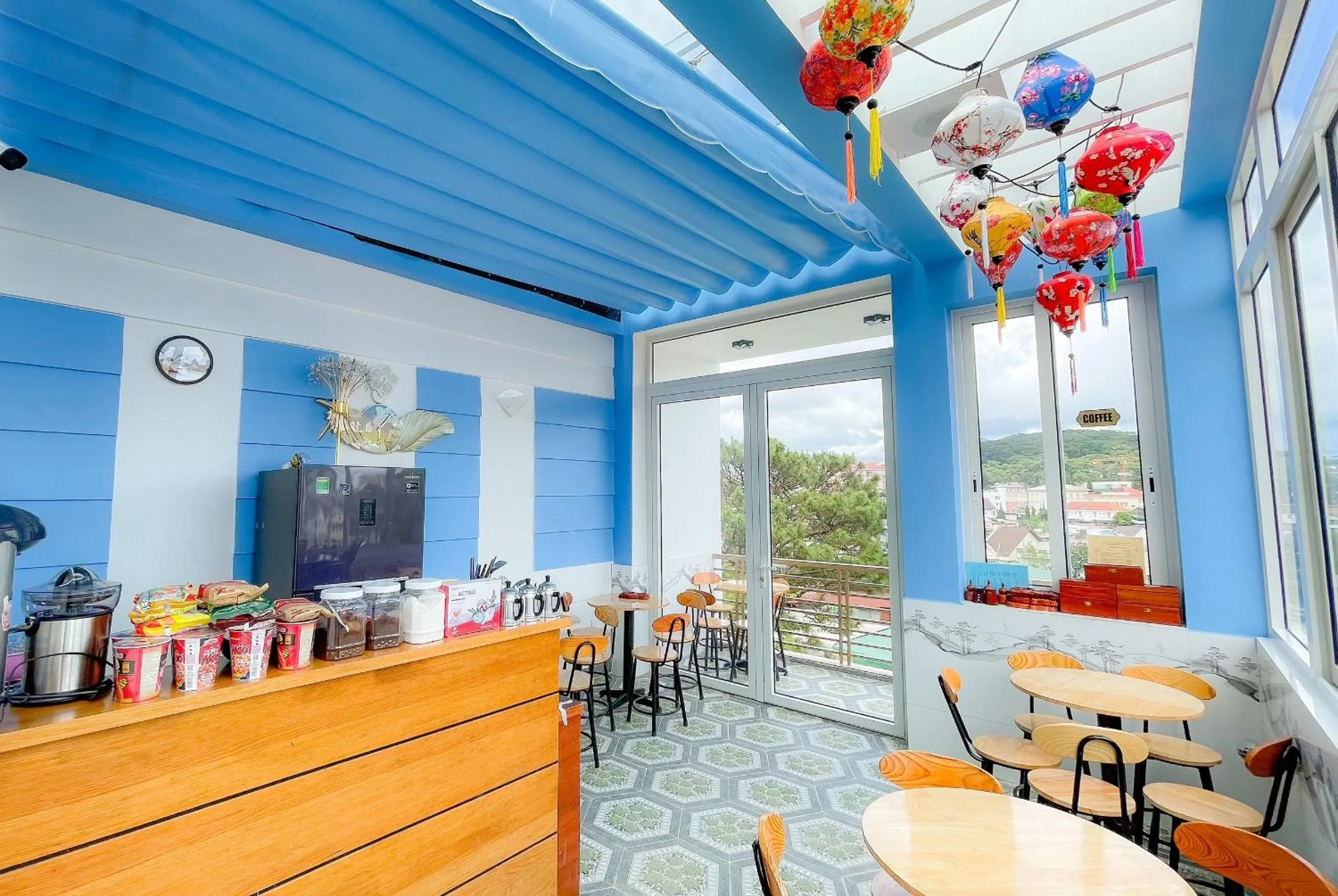 Dining area in Huong Mai Hotel