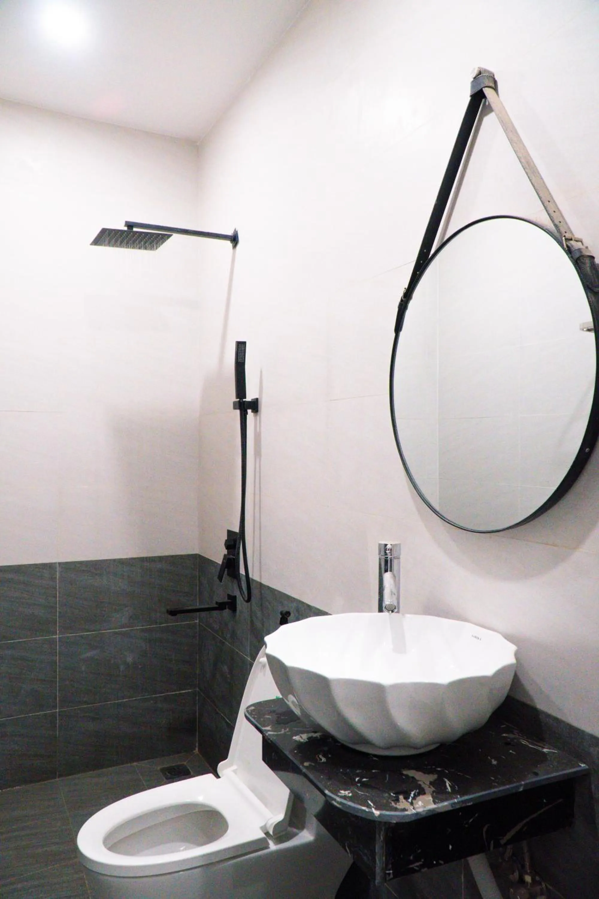 Shower in Huong Mai Hotel