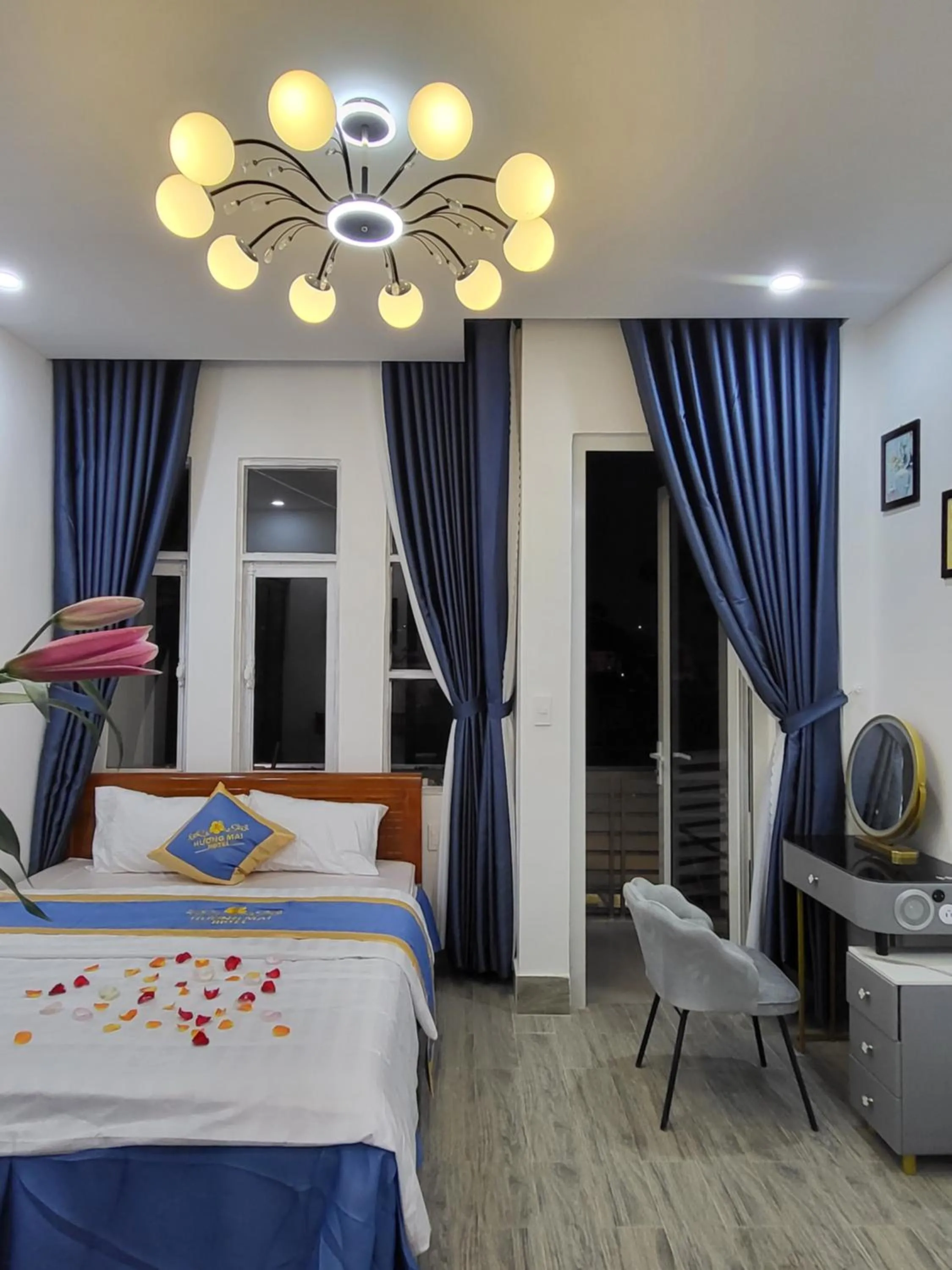 Bedroom, Bed in Huong Mai Hotel