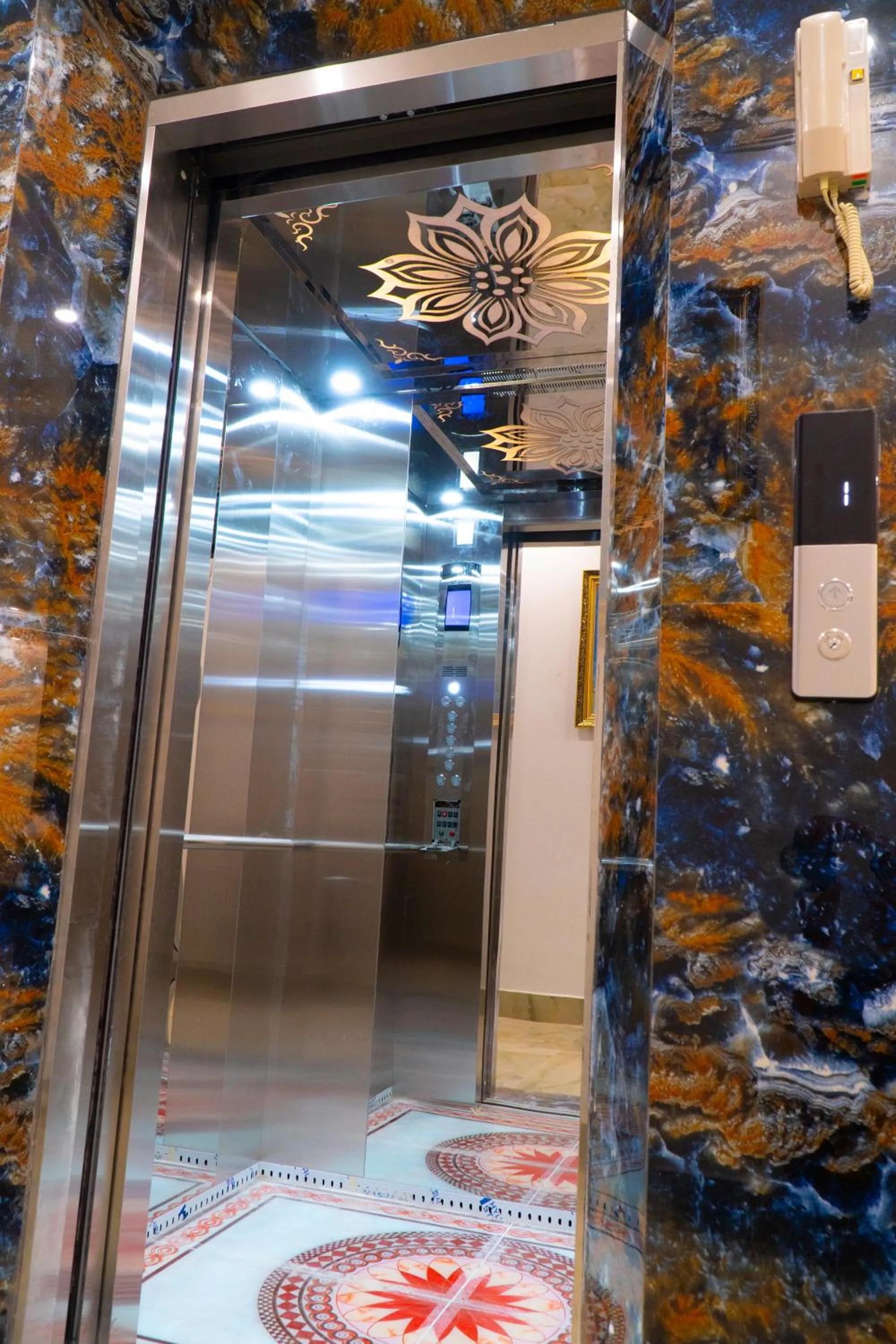 elevator in Huong Mai Hotel